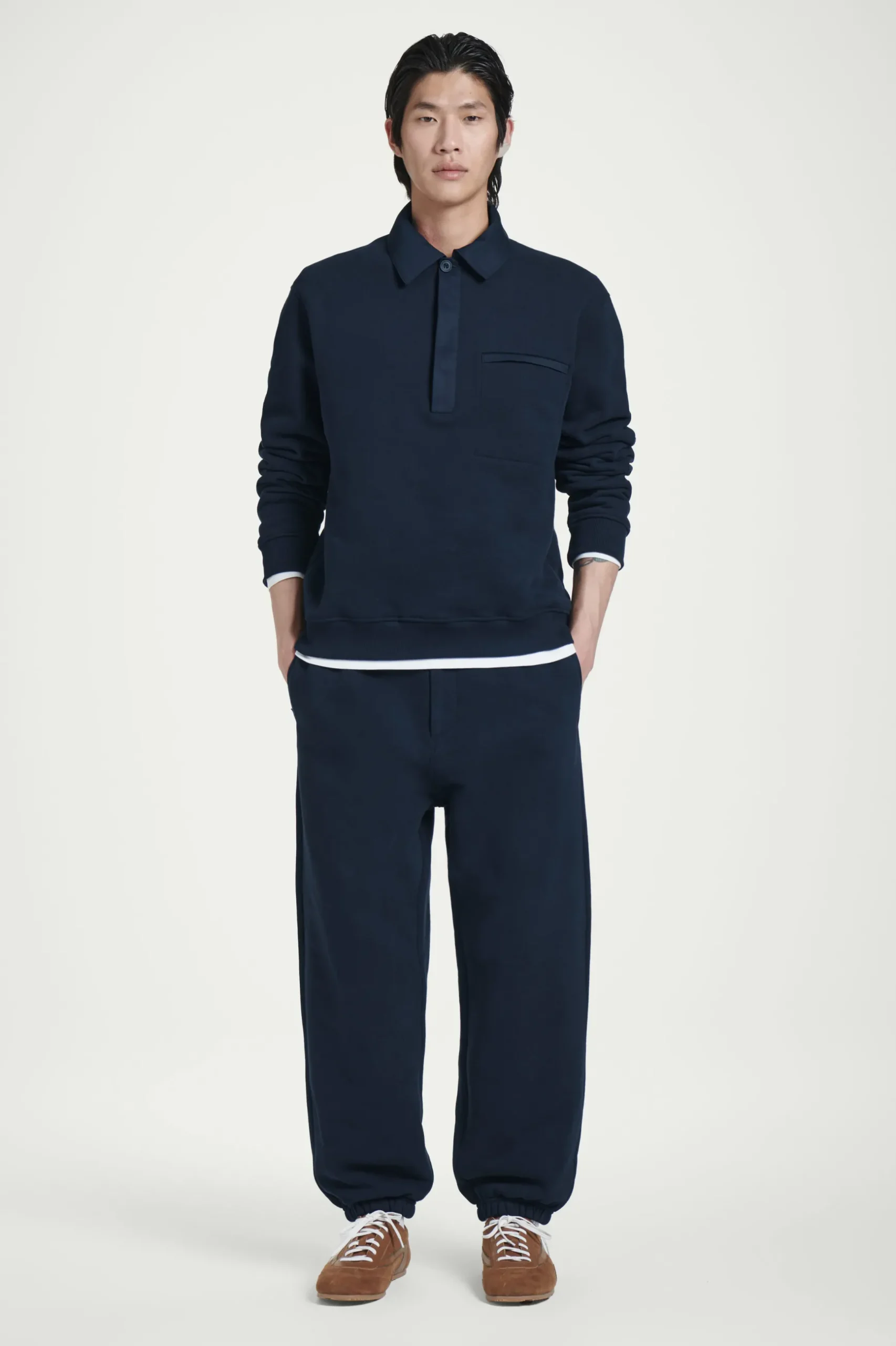 New COS BAWEŁNIANE SPODNIE DRESOWE TYPU JOGGER Granatowy