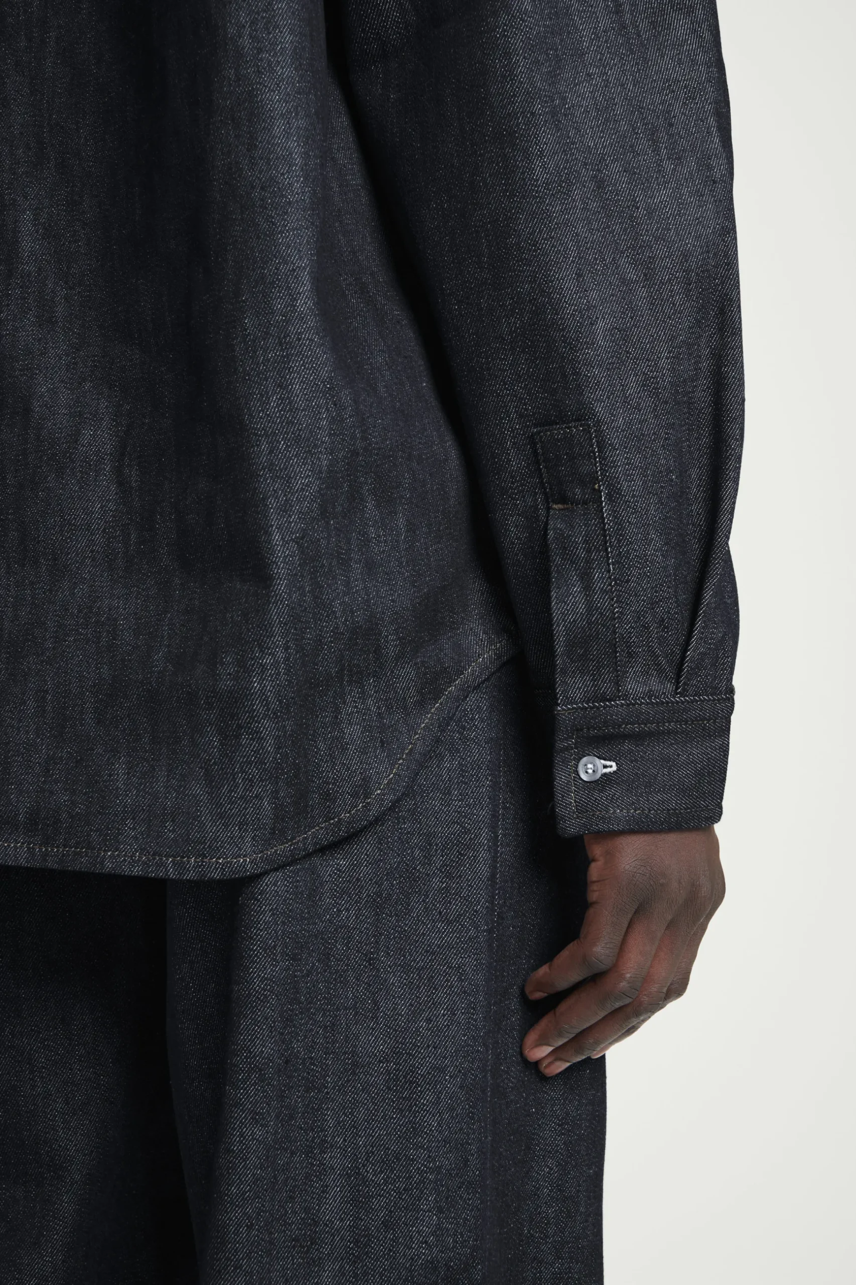 Clearance COS DŻINSOWA KOSZULA – RELAXED FIT Surowyindygo