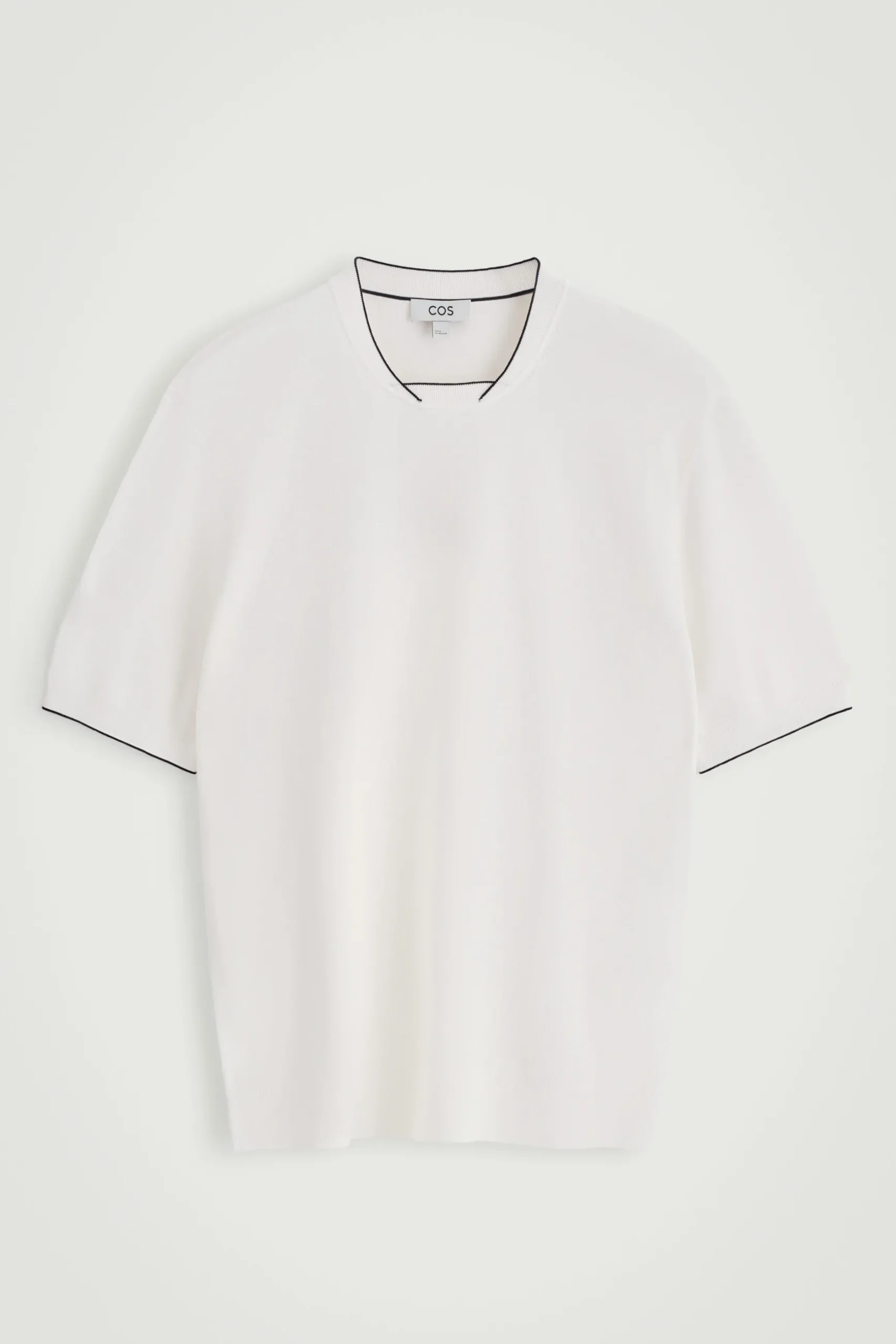 Online COS DZIANINOWY T-SHIRT Z KONTRASTUJĄCYMI DETALAMI Biały