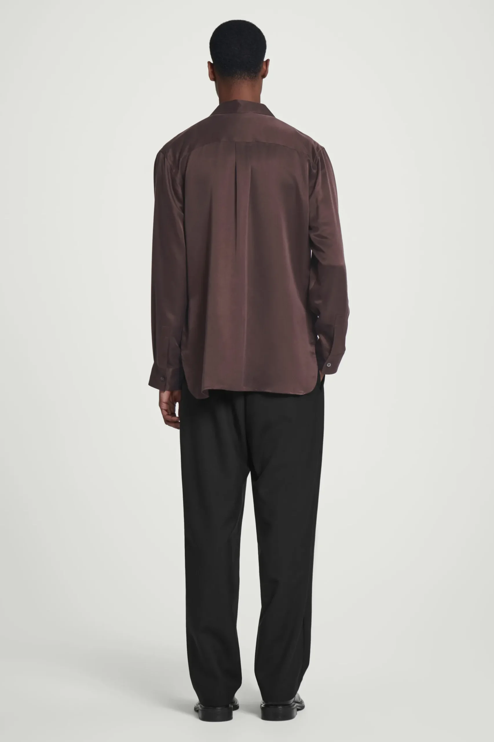 New COS JEDWABNA KOSZULA – RELAXED FIT Brązowy