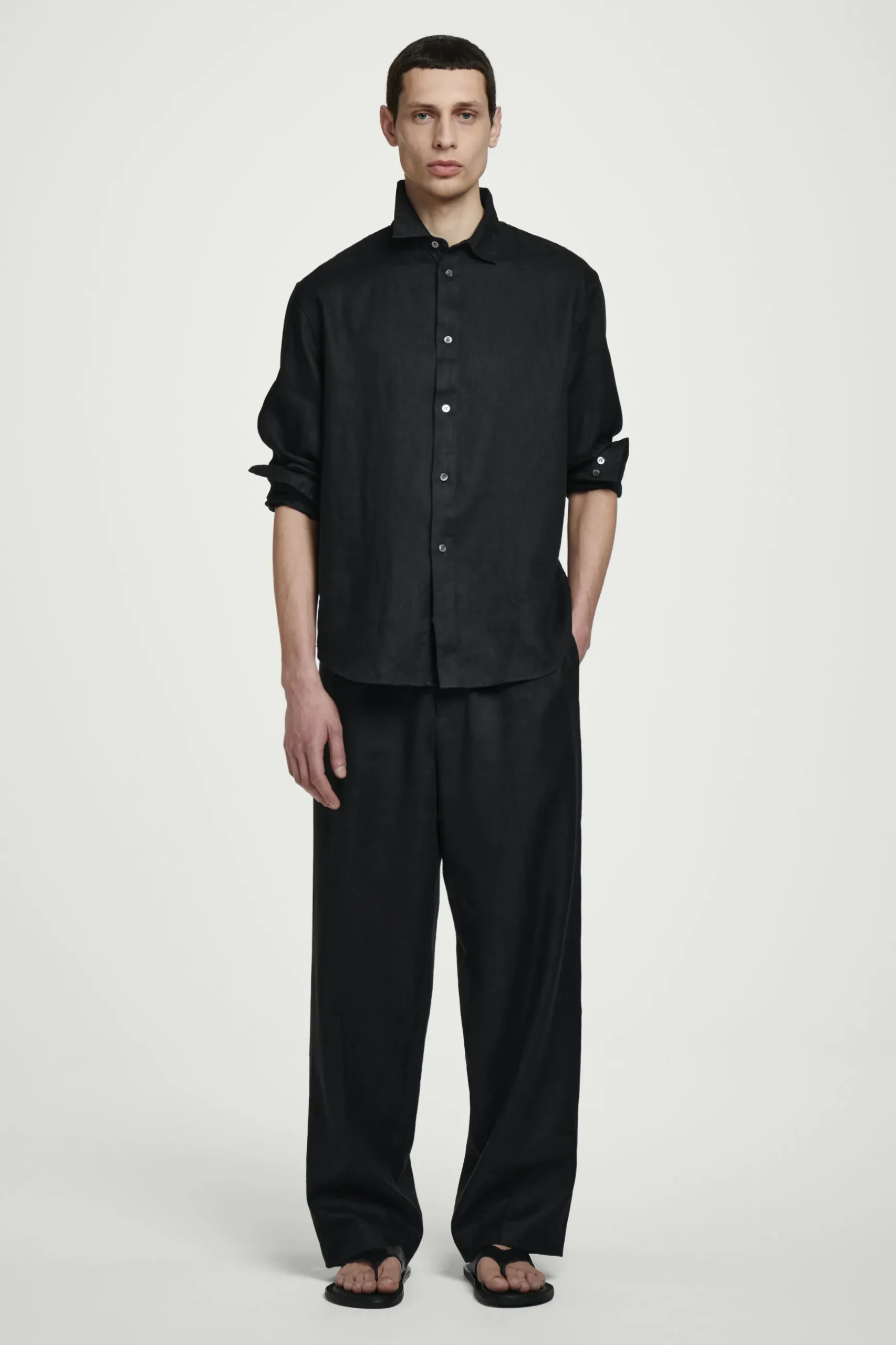Fashion COS LNIANA KOSZULA Z DŁUGIM RĘKAWEM – RELAXED FIT Czarny
