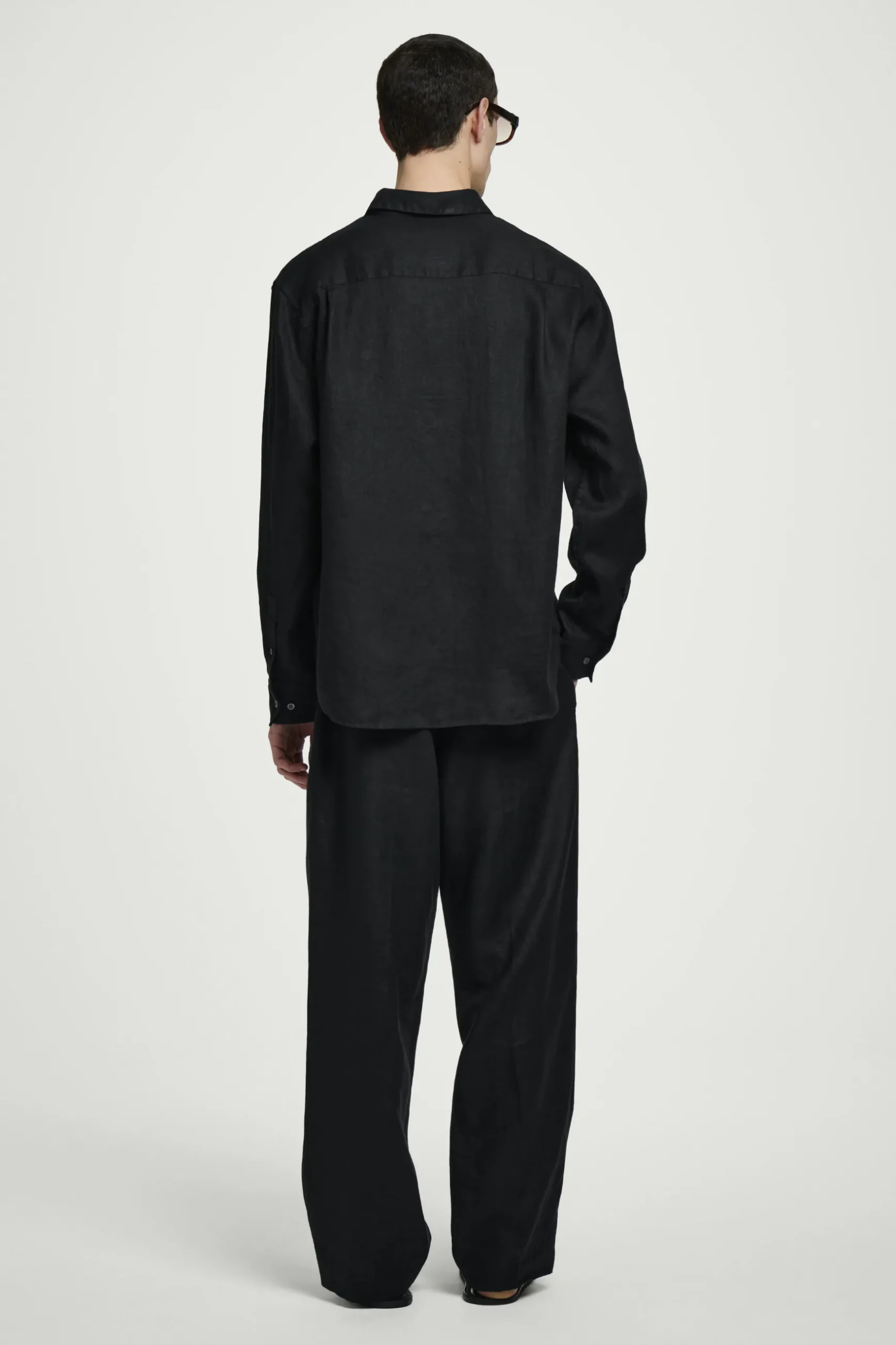 Fashion COS LNIANA KOSZULA Z DŁUGIM RĘKAWEM – RELAXED FIT Czarny