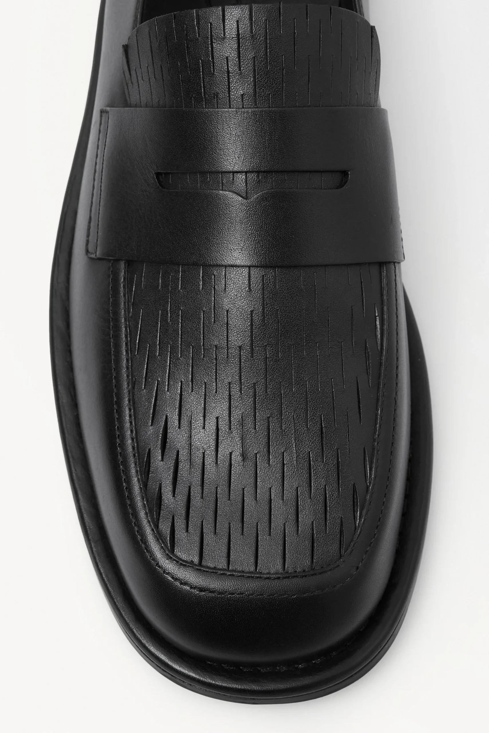 Hot COS LOAFERSY Z PERFOROWANEJ SKÓRY Czarny