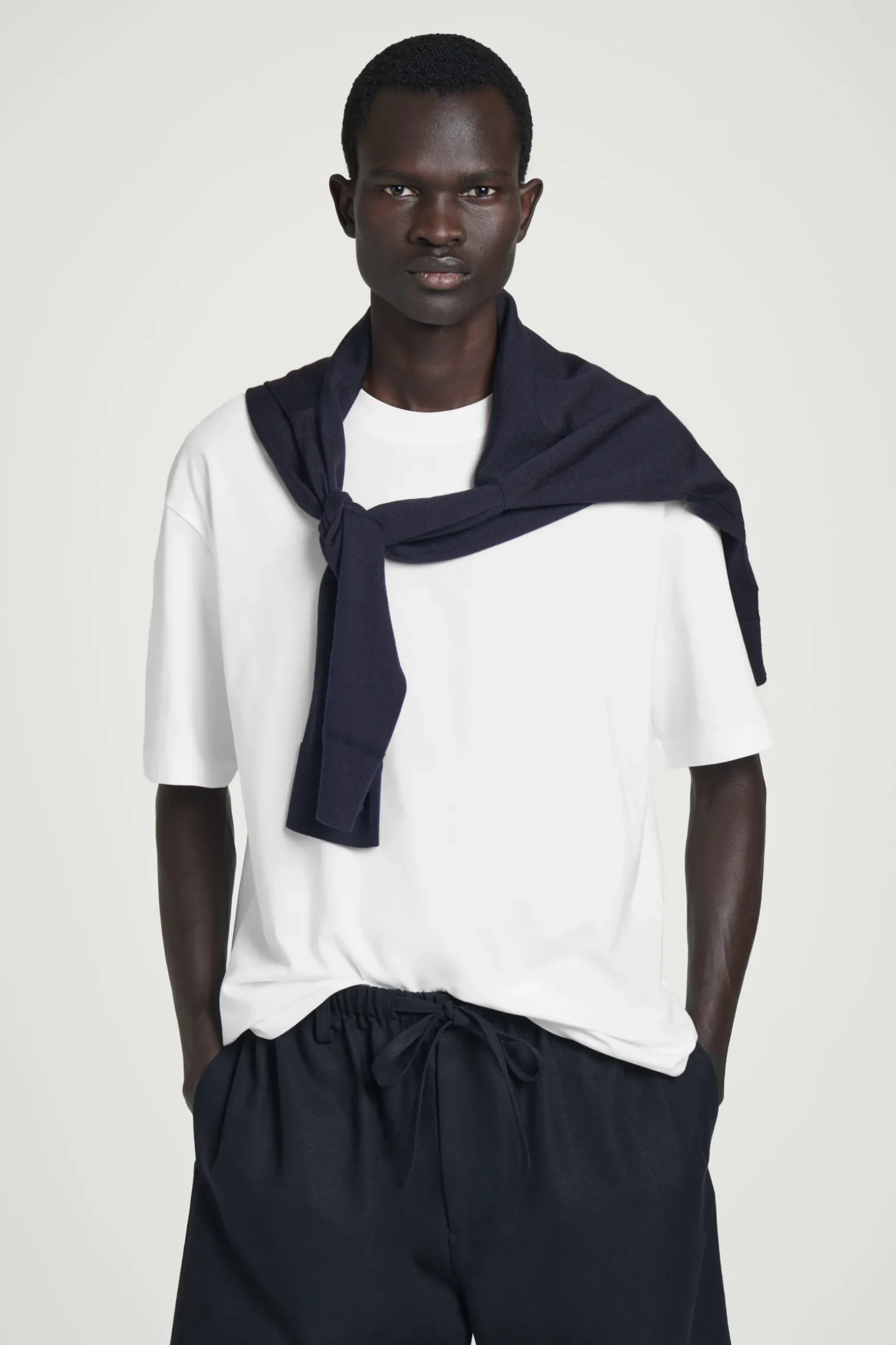Outlet COS LUŹNY T-SHIRT Z BAWEŁNY Biały
