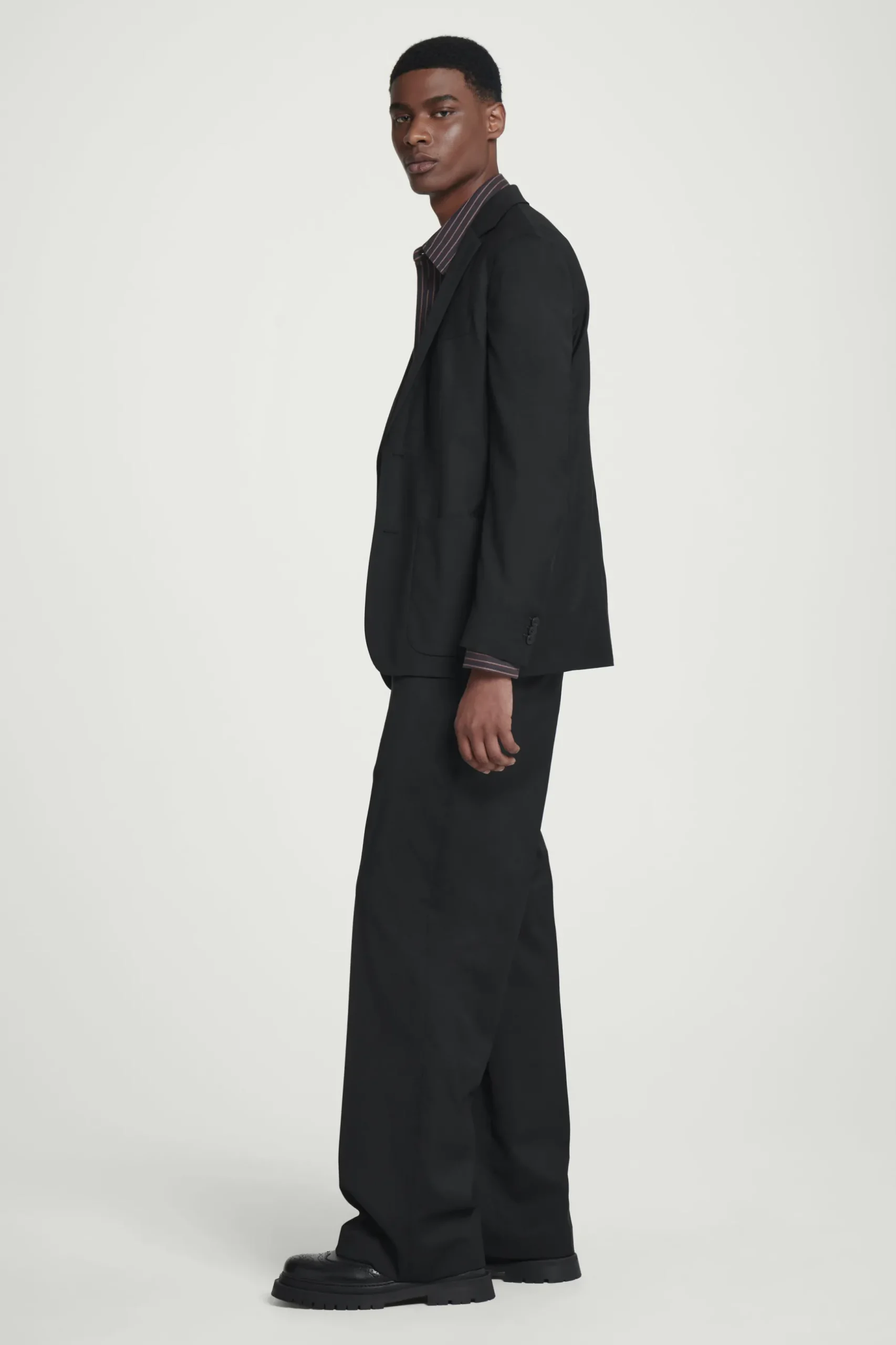 Fashion COS MASYWNE SKÓRZANE BROGSY TYPU DERBY Czarny