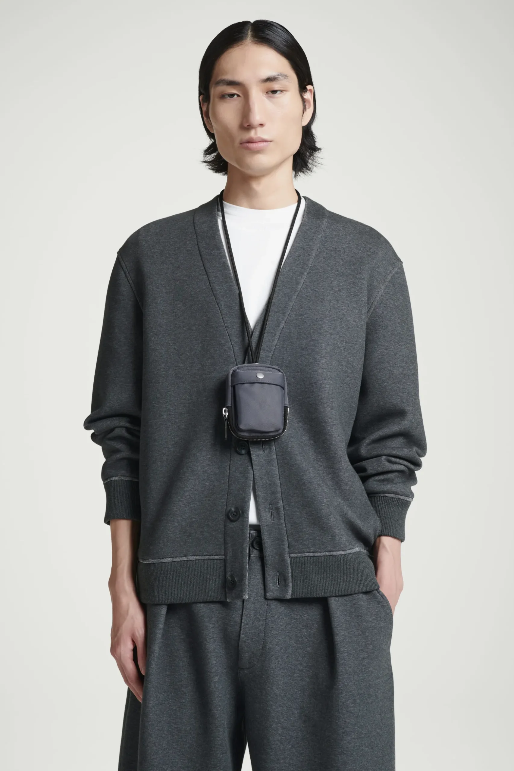 Discount COS MINI SASZETKA CROSSBODY – NYLON Szary