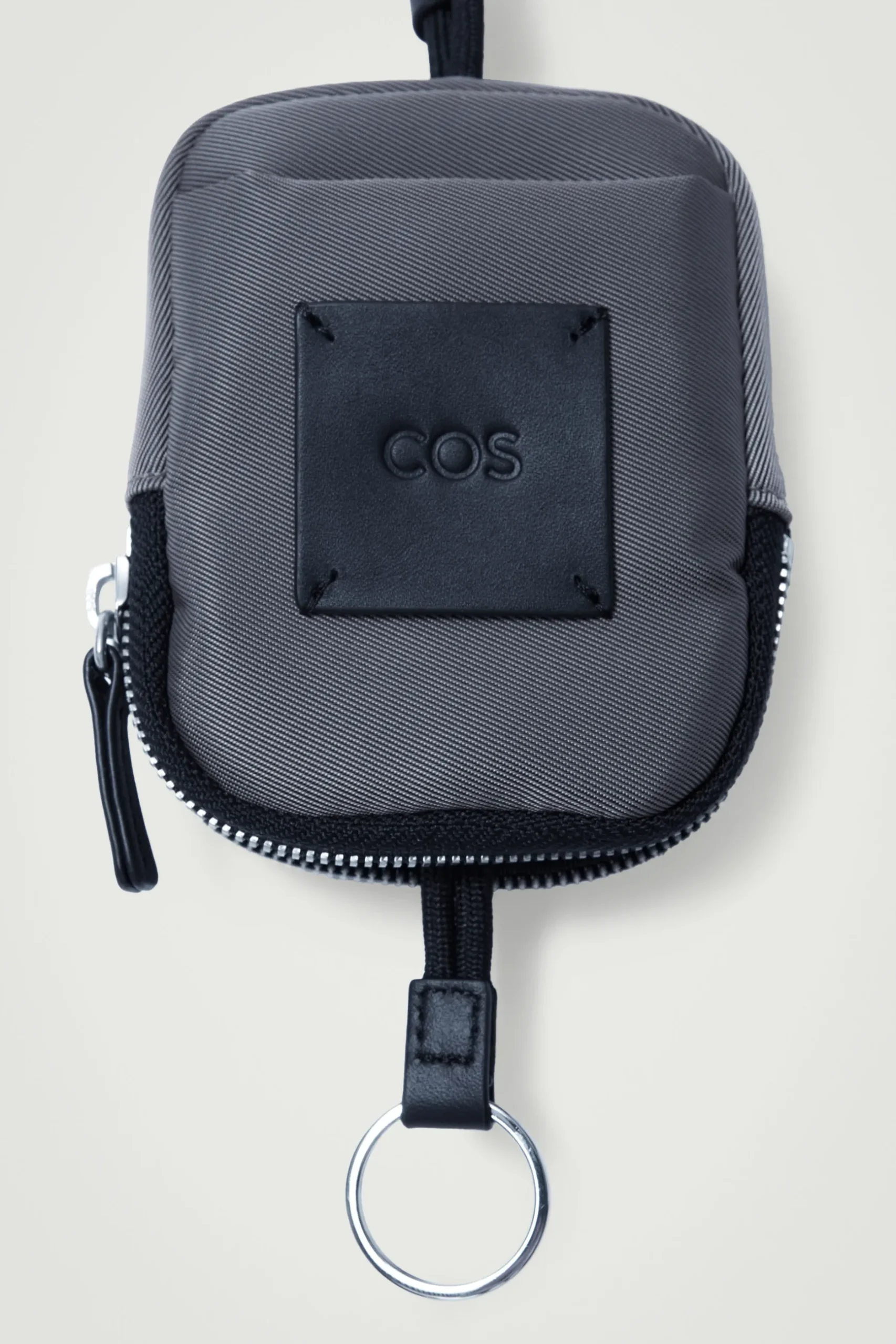 Discount COS MINI SASZETKA CROSSBODY – NYLON Szary