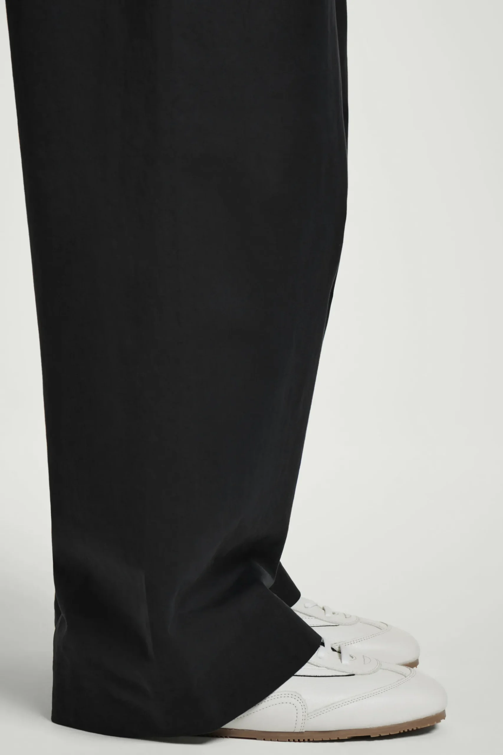 Hot COS MINIMALISTYCZNE BUTY SPORTOWE ZE SKÓRY Kredowy
