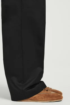 New COS MINIMALISTYCZNE BUTY SPORTOWE Z ZAMSZU Koniakowy