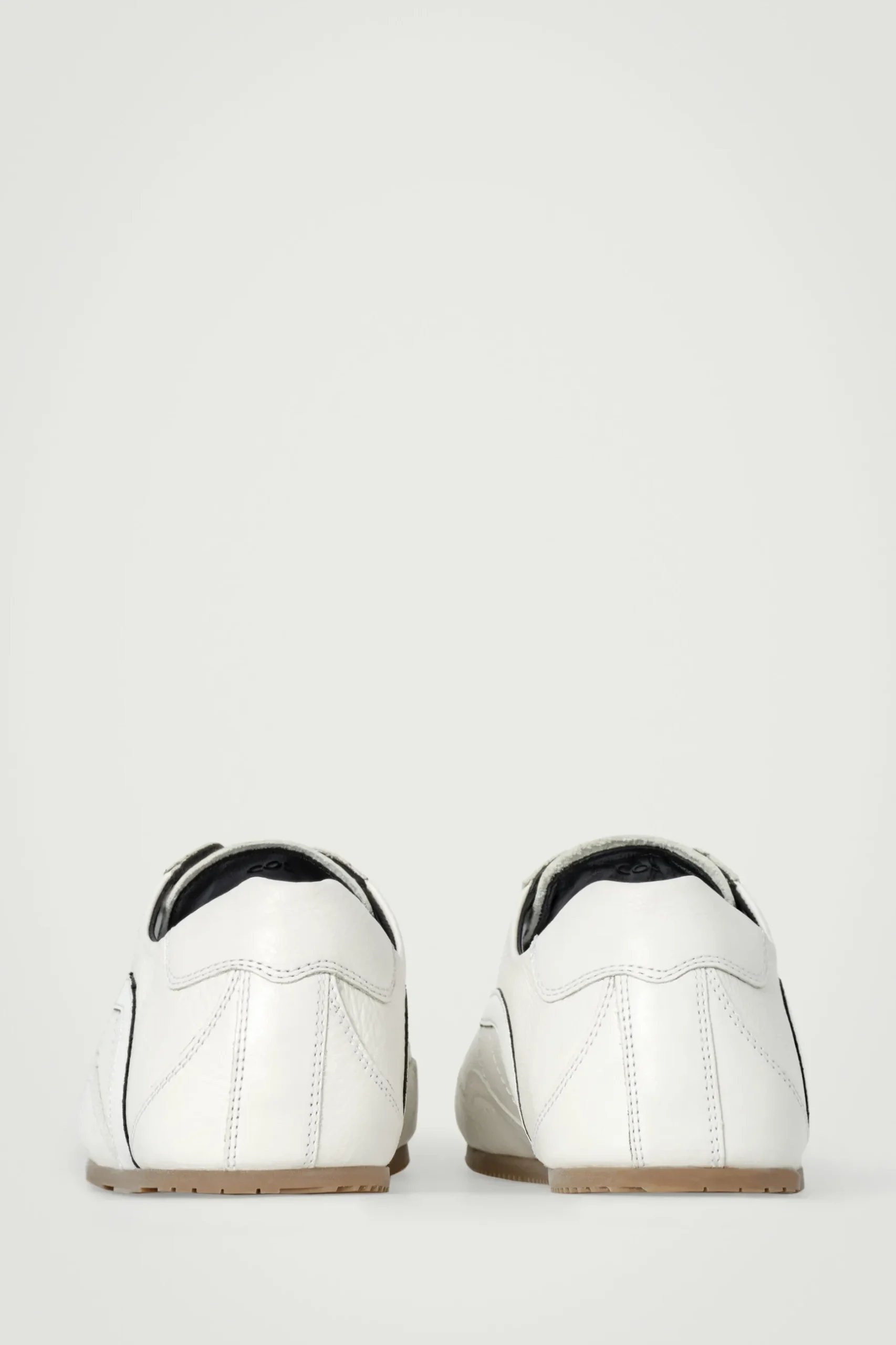 Hot COS MINIMALISTYCZNE BUTY SPORTOWE ZE SKÓRY Kredowy