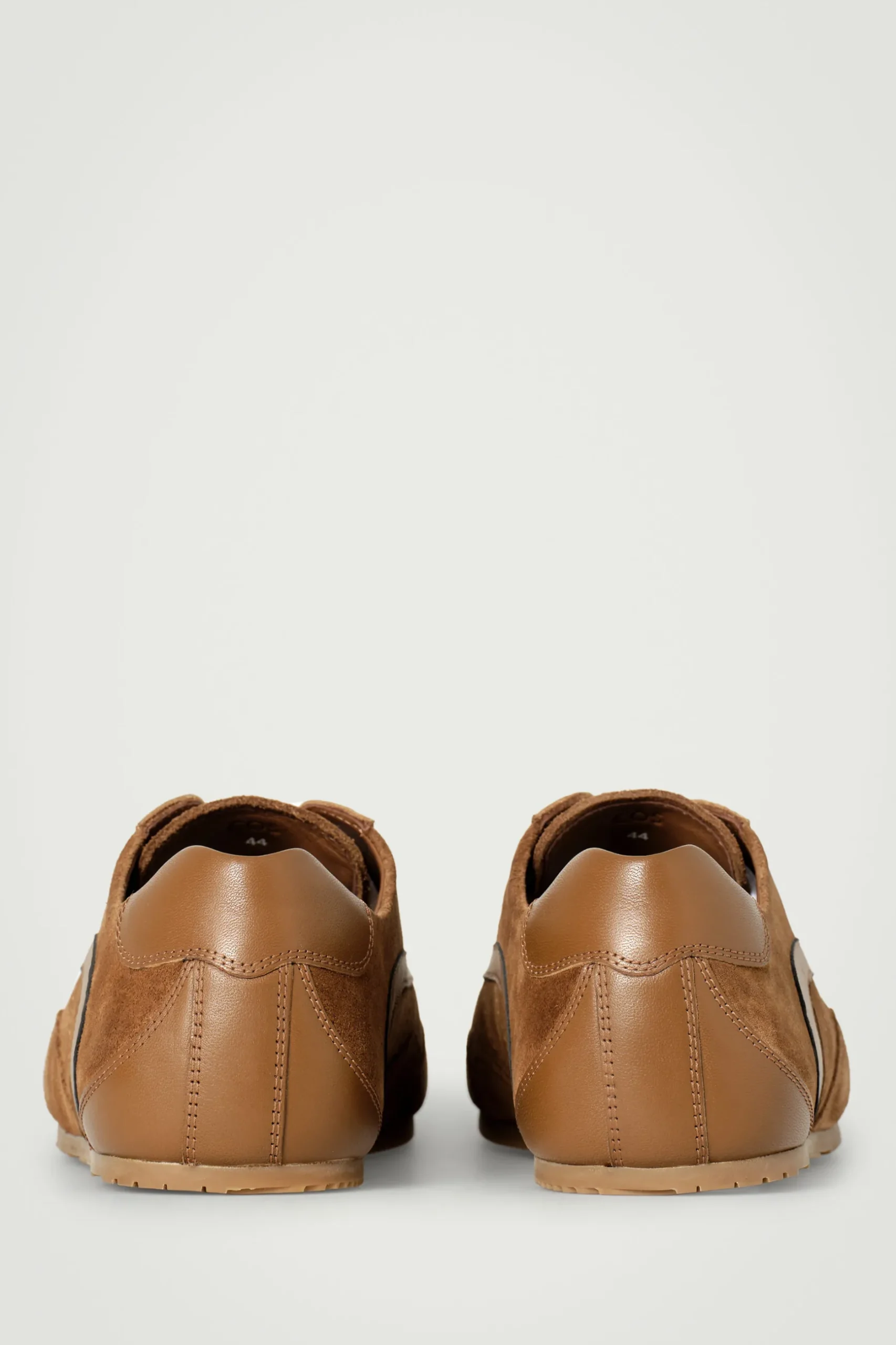 New COS MINIMALISTYCZNE BUTY SPORTOWE Z ZAMSZU Koniakowy