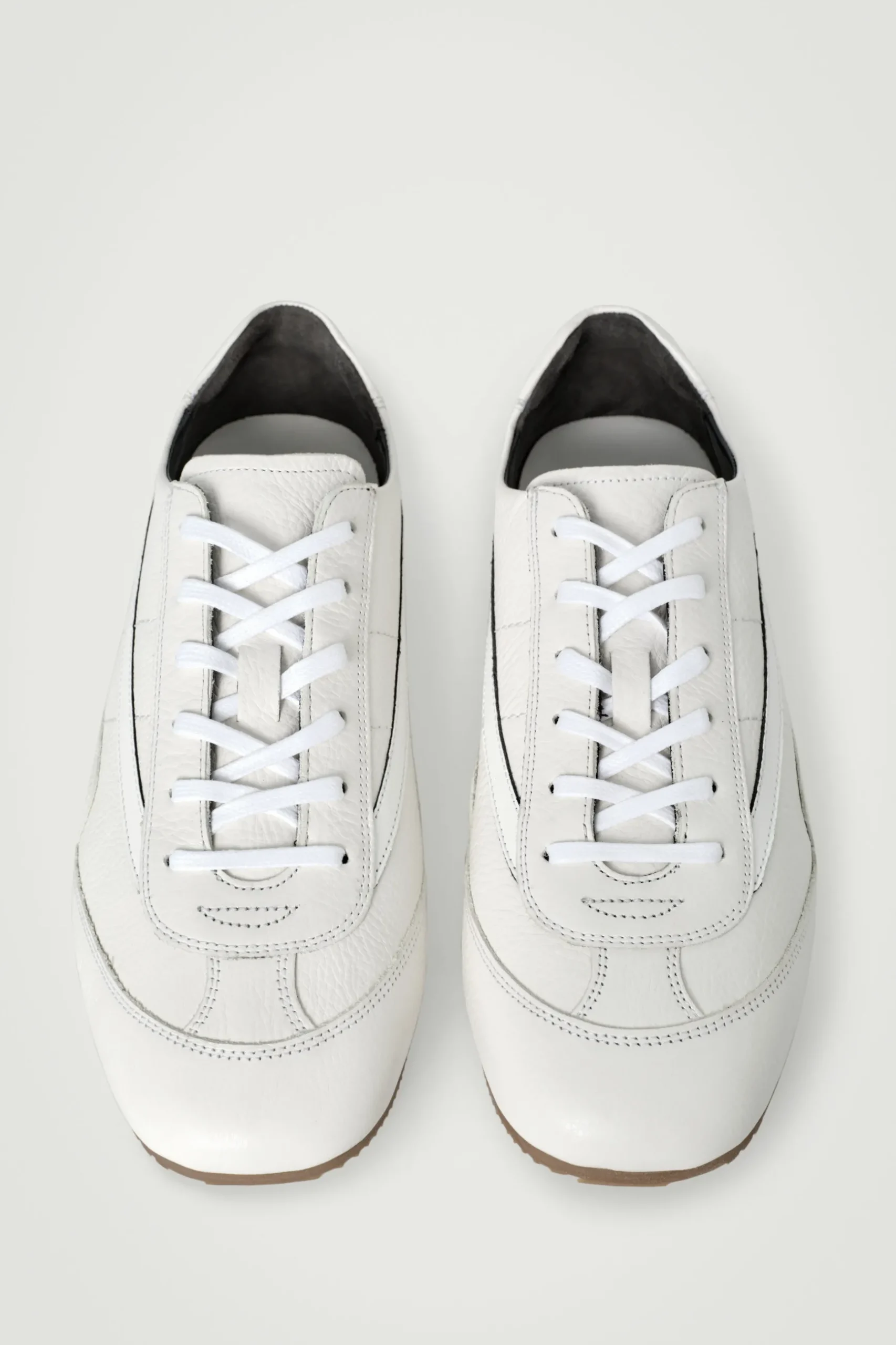 Hot COS MINIMALISTYCZNE BUTY SPORTOWE ZE SKÓRY Kredowy