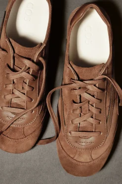 New COS MINIMALISTYCZNE BUTY SPORTOWE Z ZAMSZU Koniakowy