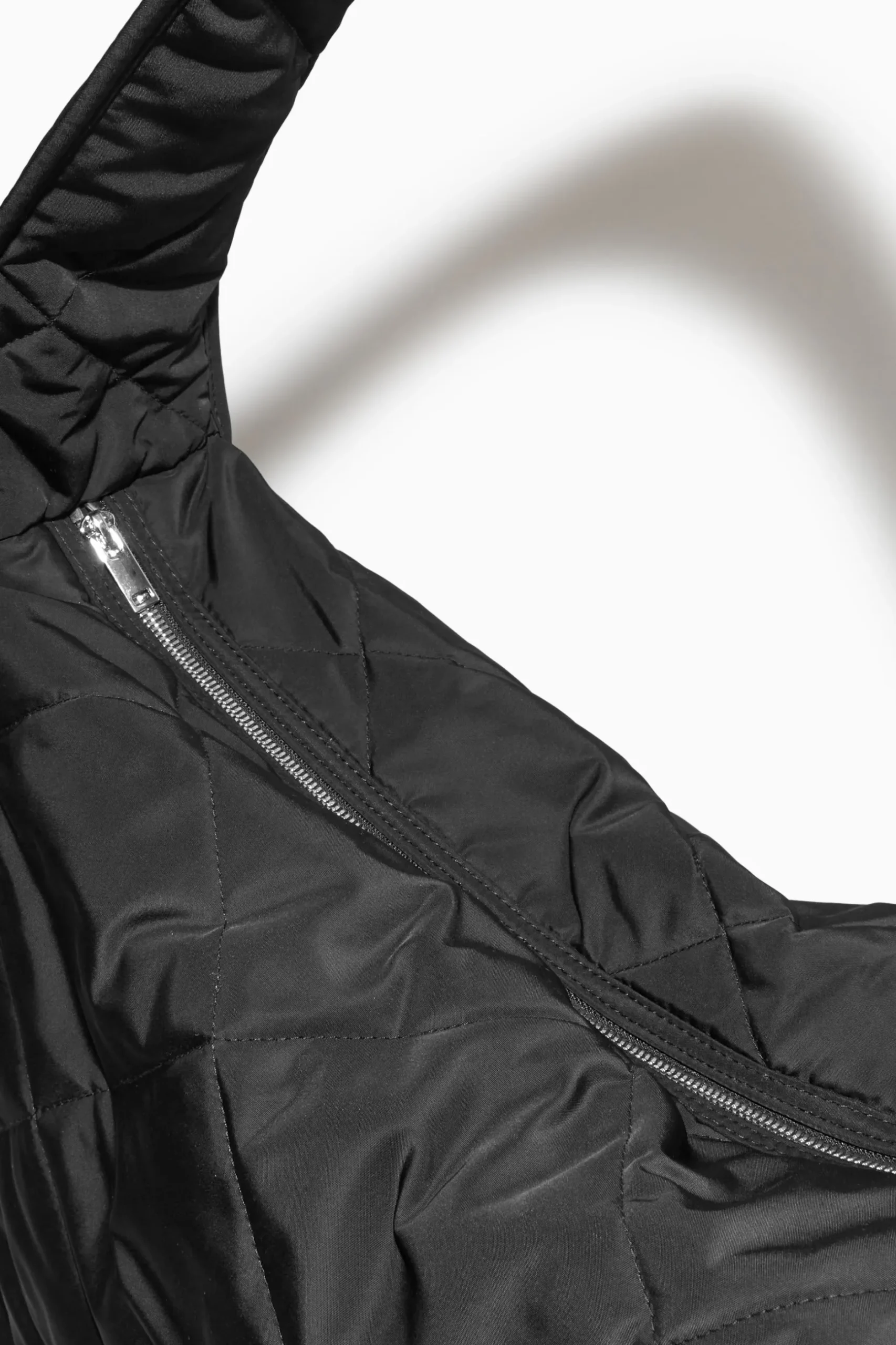 Online COS OVERSIZE'OWA TORBA Z PIKOWANIEM W ROMBY Czarny