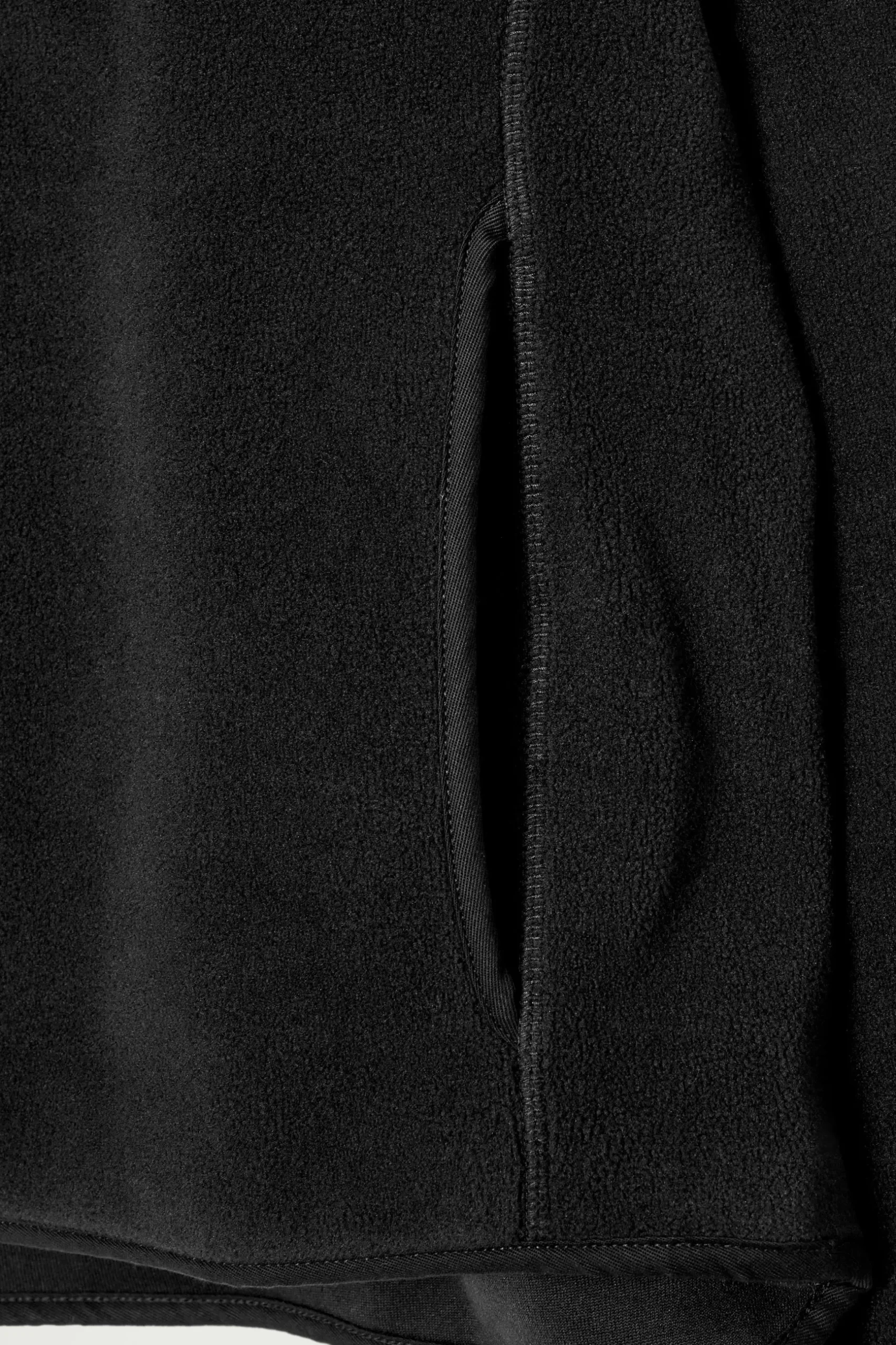 Outlet COS POLAROWY SWETER Z KRÓTKIM SUWAKIEM Czarny