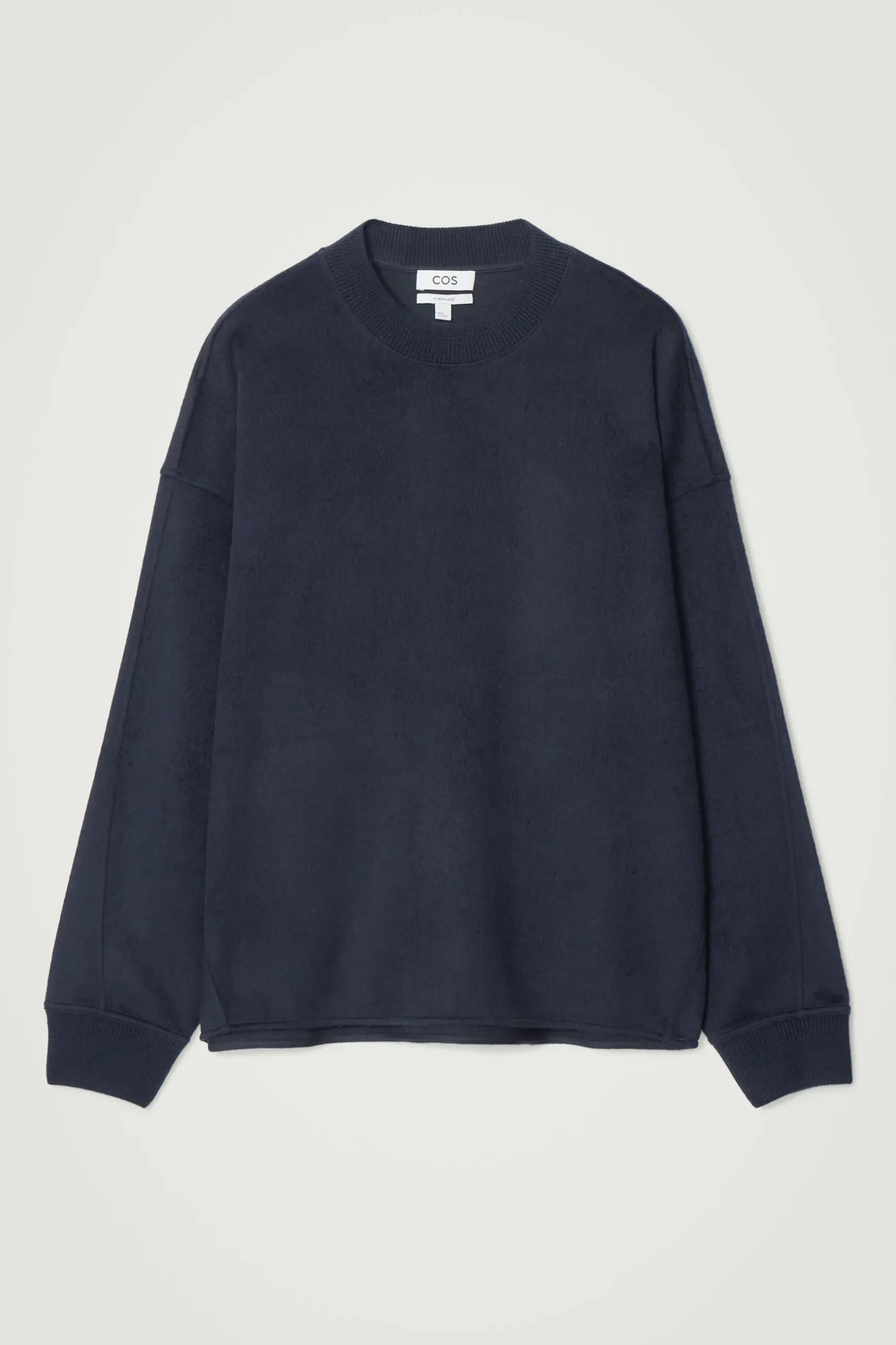 Clearance COS SWETER Z DŻERSEJU Z WEŁNĄ – OVERSIZED FIT Granatowy