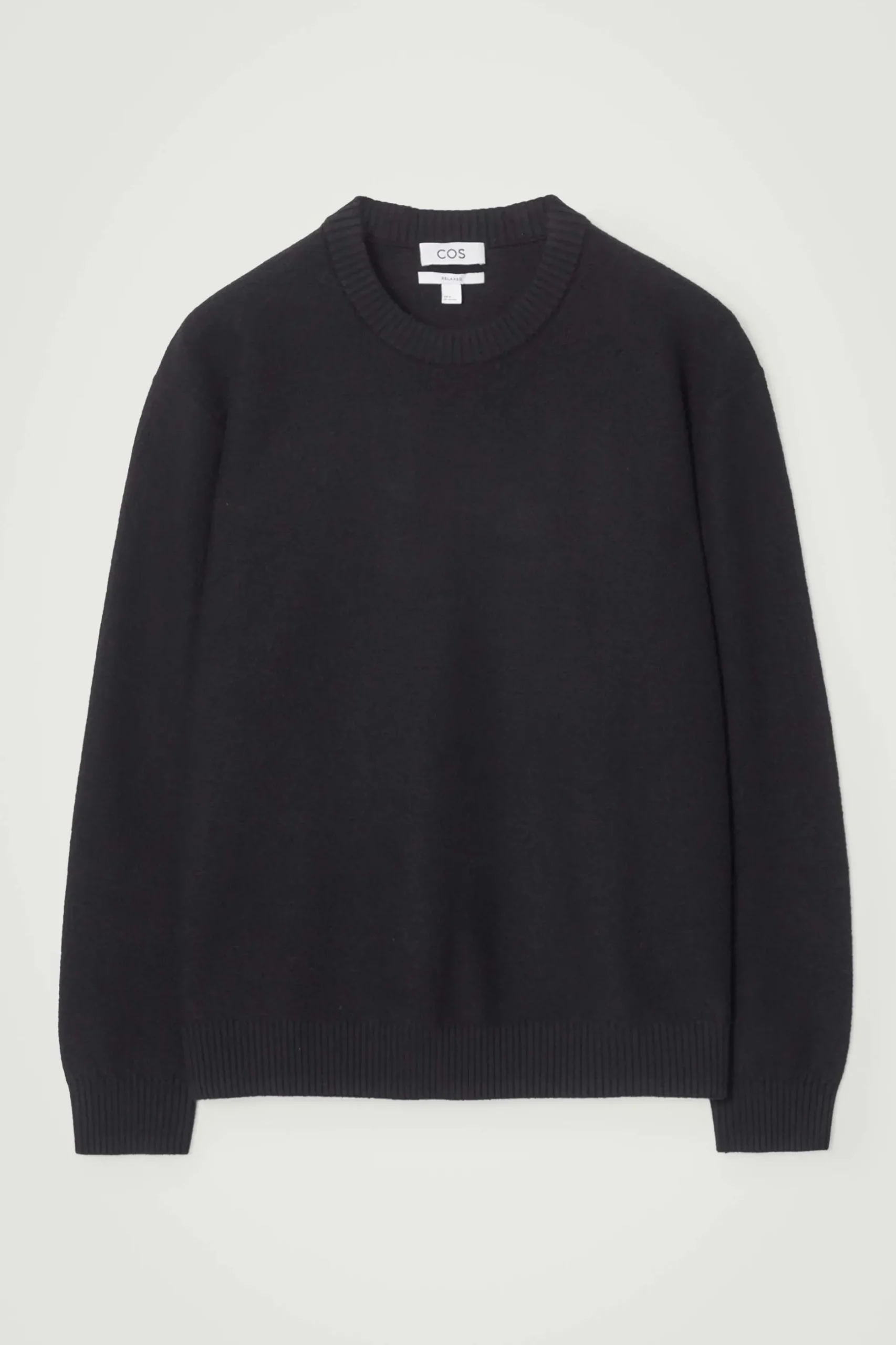 Fashion COS SWETER Z GOTOWANEJ WEŁNY Z WYCIĘCIEM POD SZYJĄ Czarny