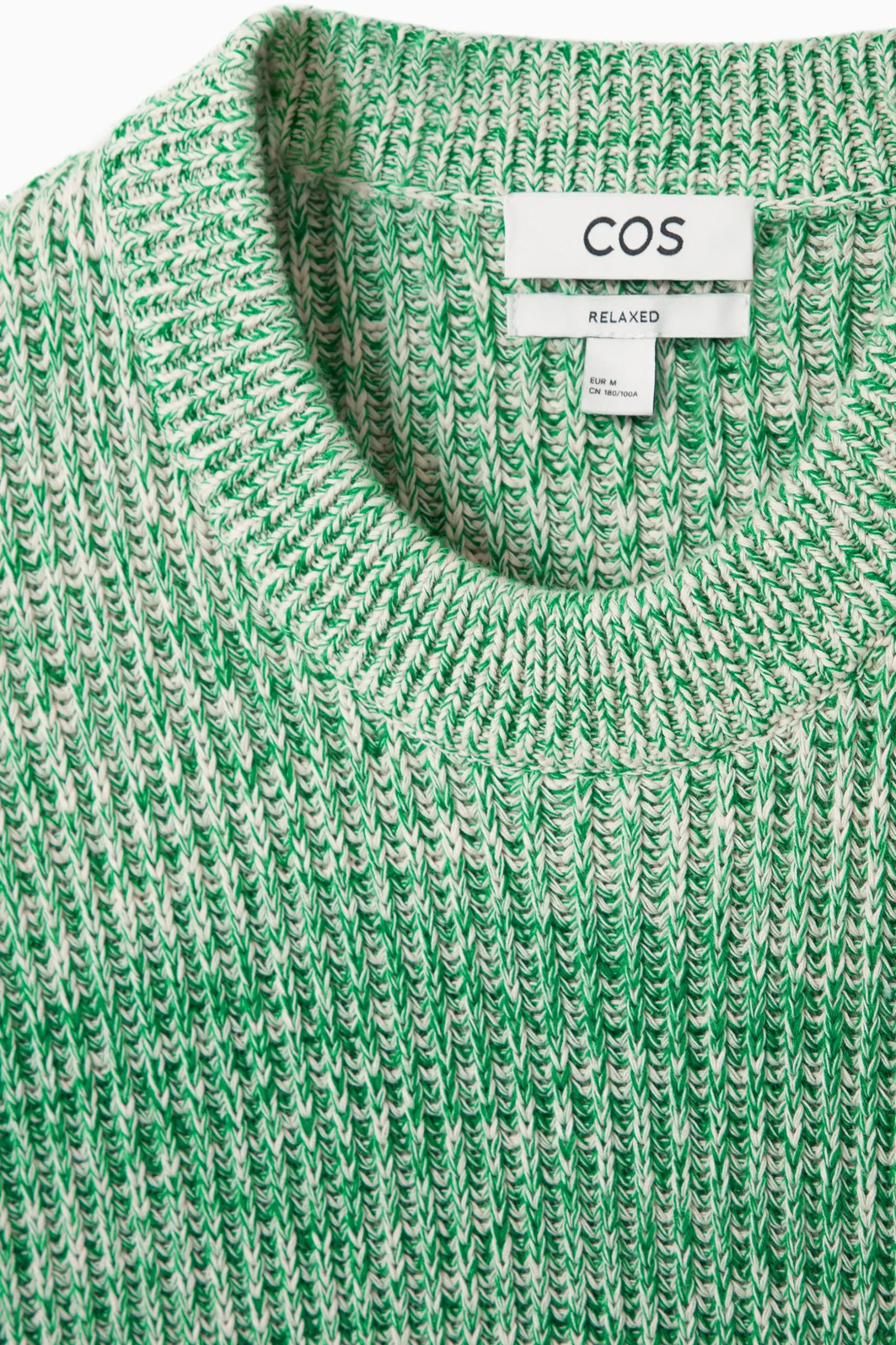 Best COS SWETER Z JEDWABIEM Z GRADIENTOWYM EFEKTEM Zielony