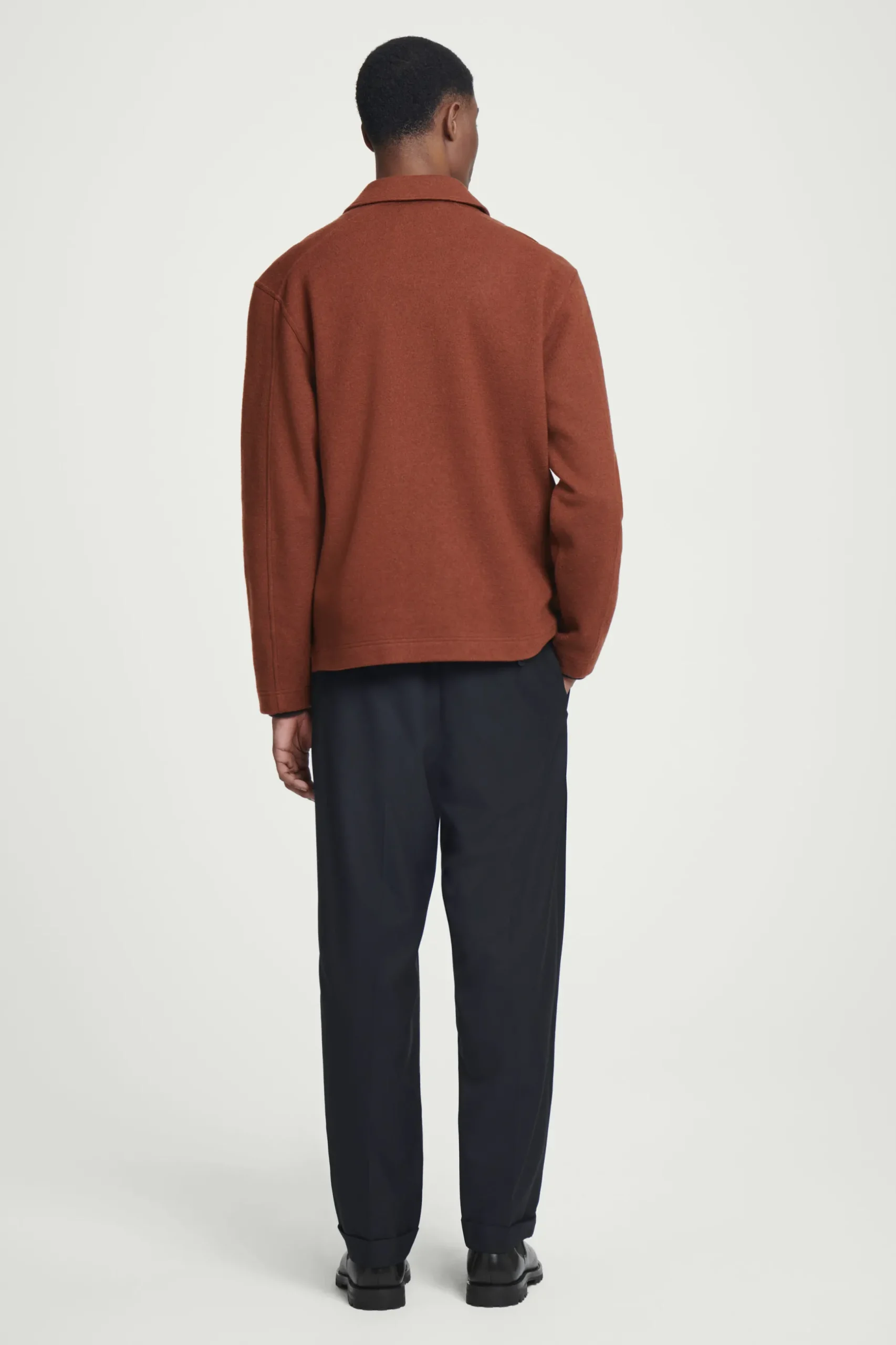 Hot COS SWETER Z MIESZANKI Z GOTOWANĄ WEŁNĄ Z SUWAKIEM Rdzawy