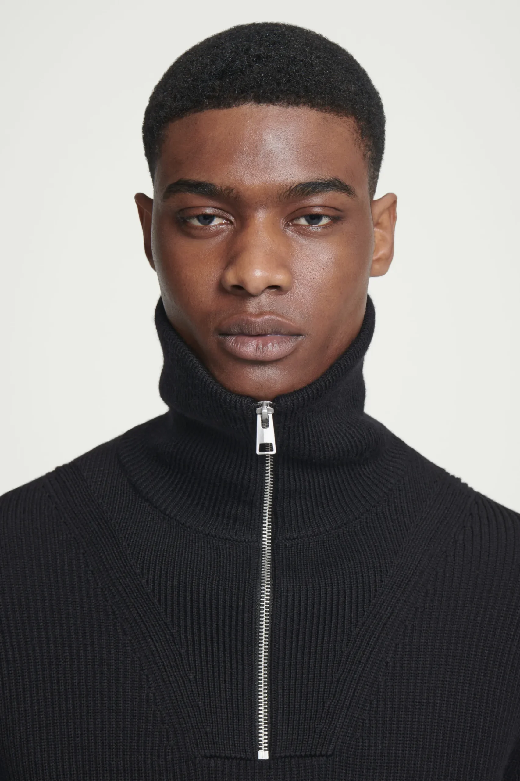 Fashion COS SWETER Z WEŁNY I BAWEŁNY Z KRÓTKIM SUWAKIEM