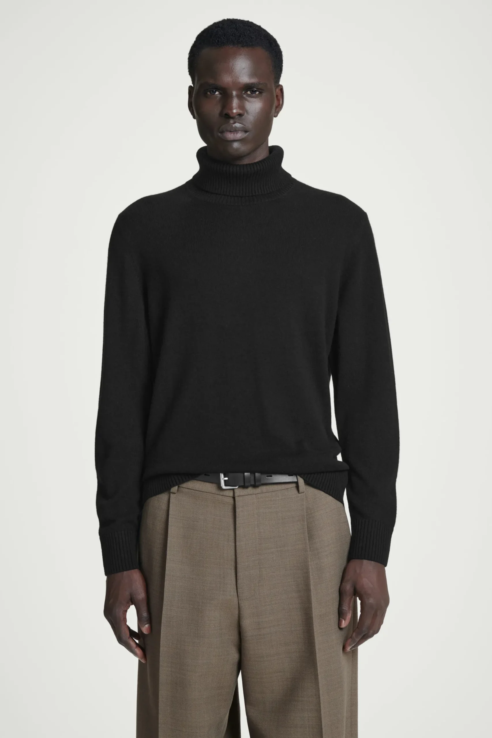 New COS SWETER Z WEŁNY I KASZMIRU Z WYWIJANYM GOLFEM Czarny