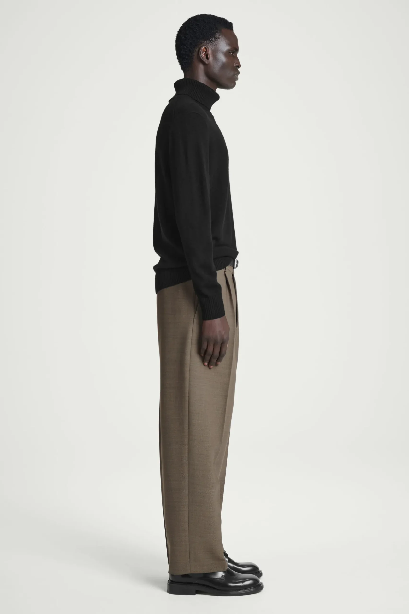 New COS SWETER Z WEŁNY I KASZMIRU Z WYWIJANYM GOLFEM Czarny