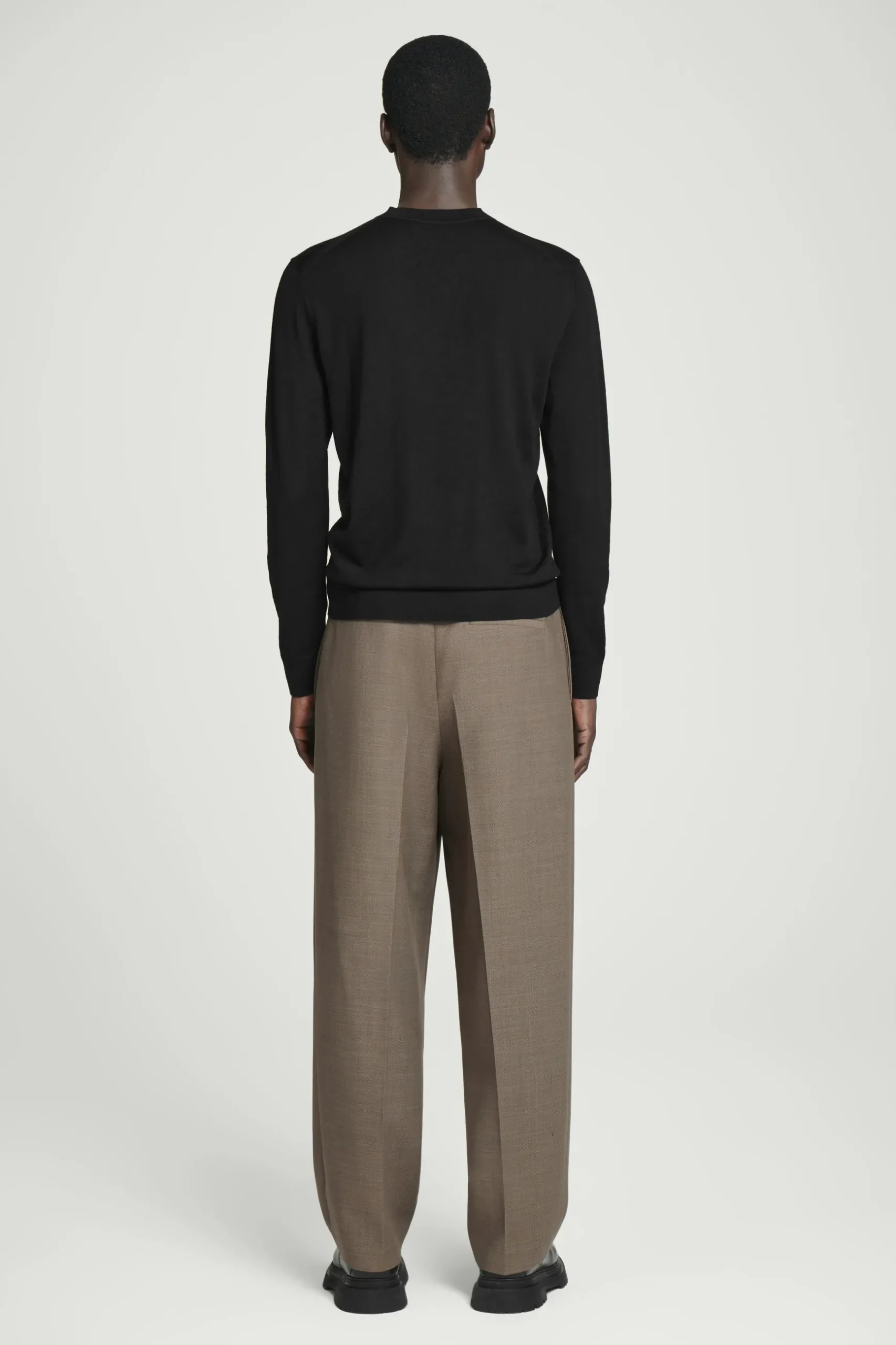 Discount COS SWETER Z WEŁNY MERINO – SLIM FIT Czarny