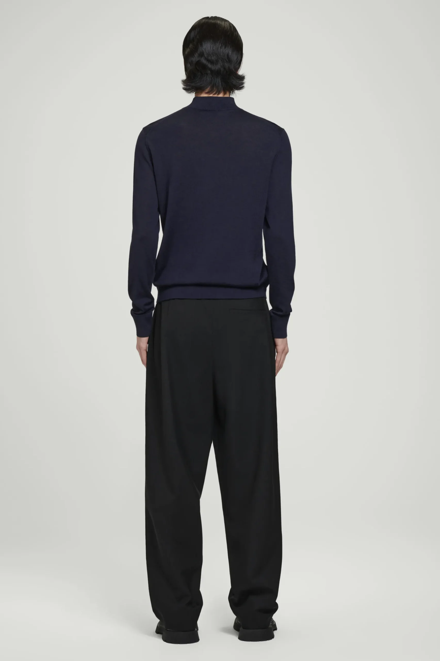 Clearance COS SWETER Z WEŁNY MERINO ZE STÓJKĄ – SLIM FIT Granatowy