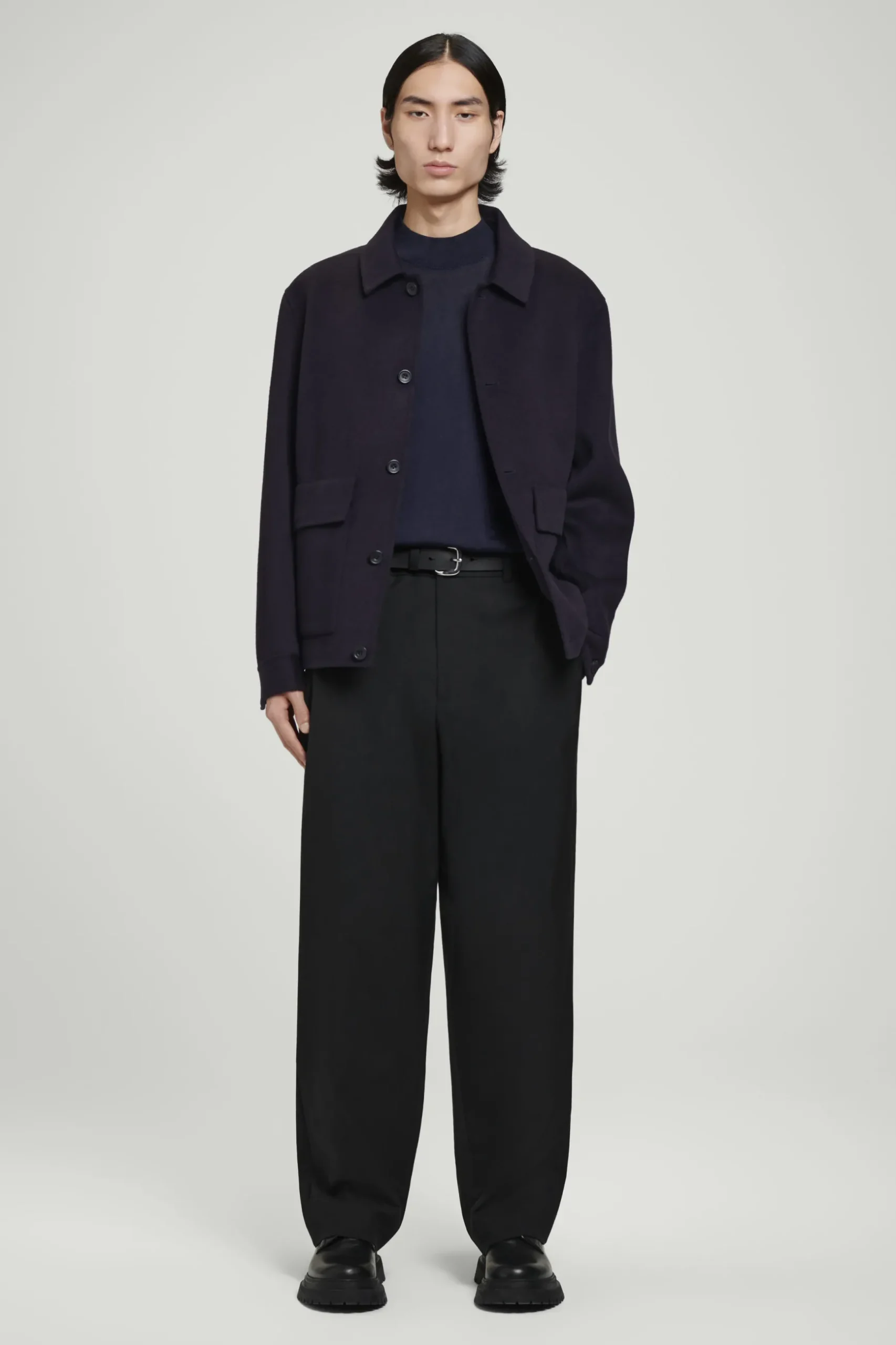 Clearance COS SWETER Z WEŁNY MERINO ZE STÓJKĄ – SLIM FIT Granatowy