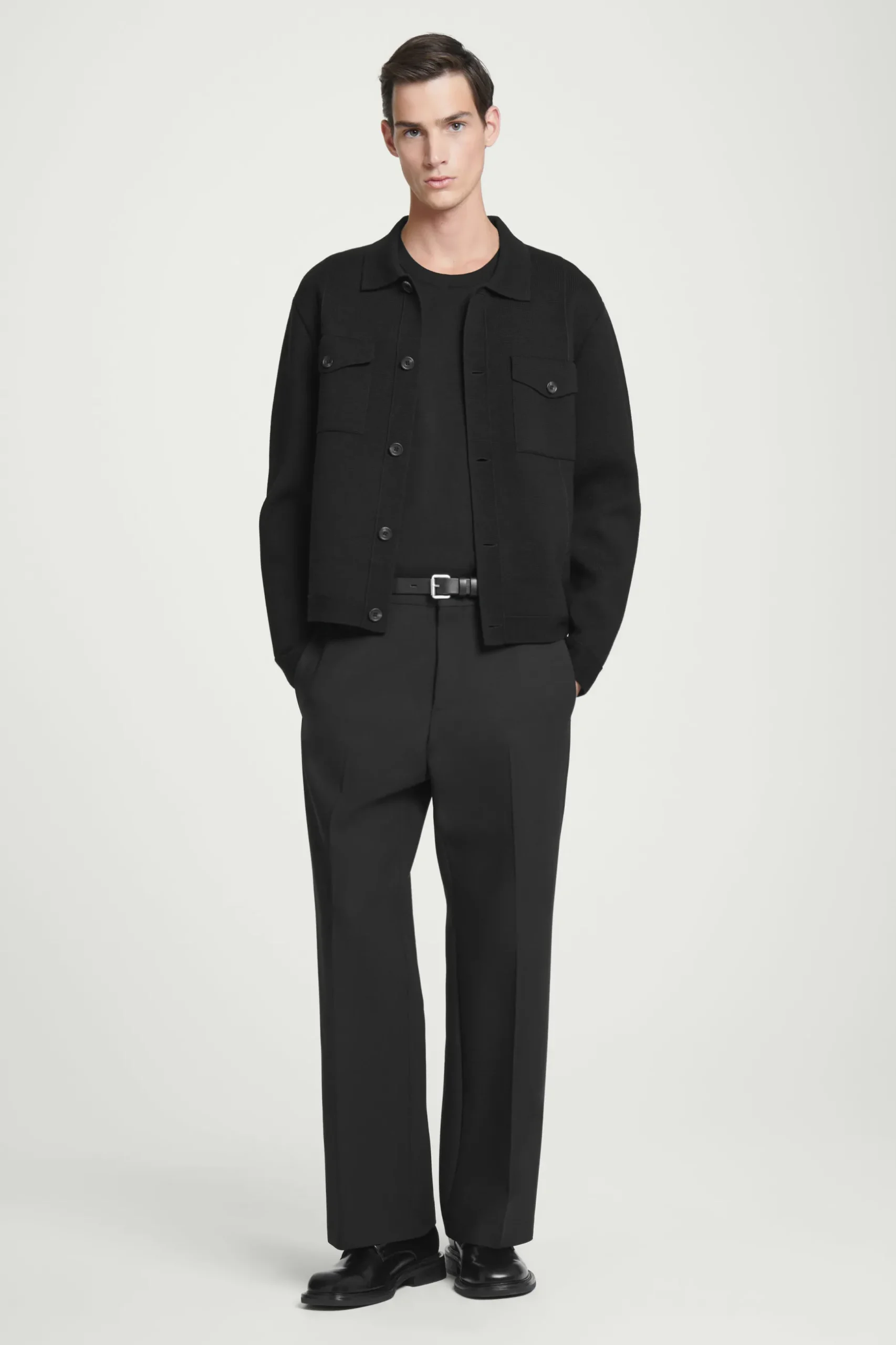 Sale COS TOP BEZ RĘKAWÓW Z JEDWABIEM – RELAXED FIT Czarny