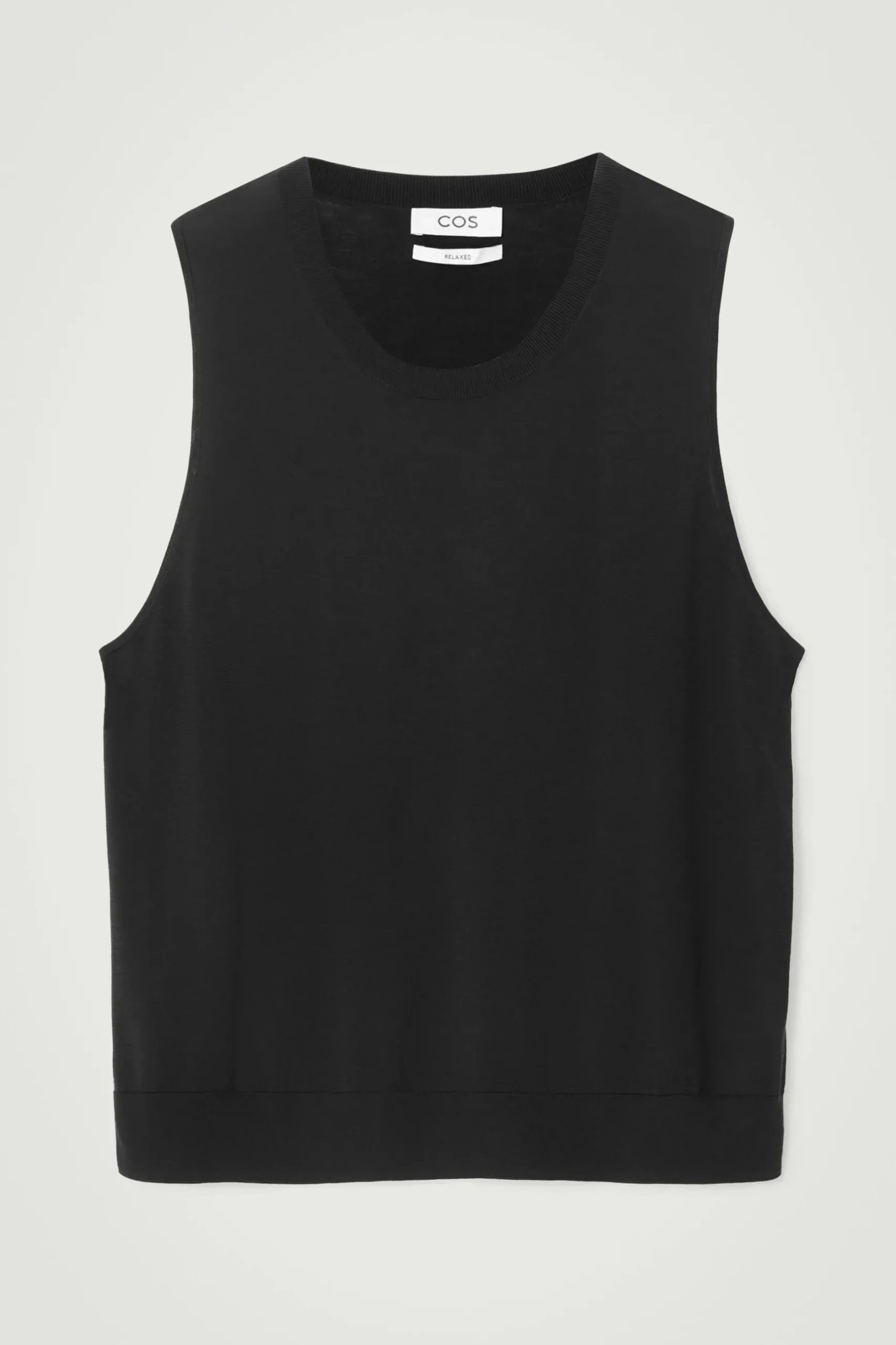 Sale COS TOP BEZ RĘKAWÓW Z JEDWABIEM – RELAXED FIT Czarny