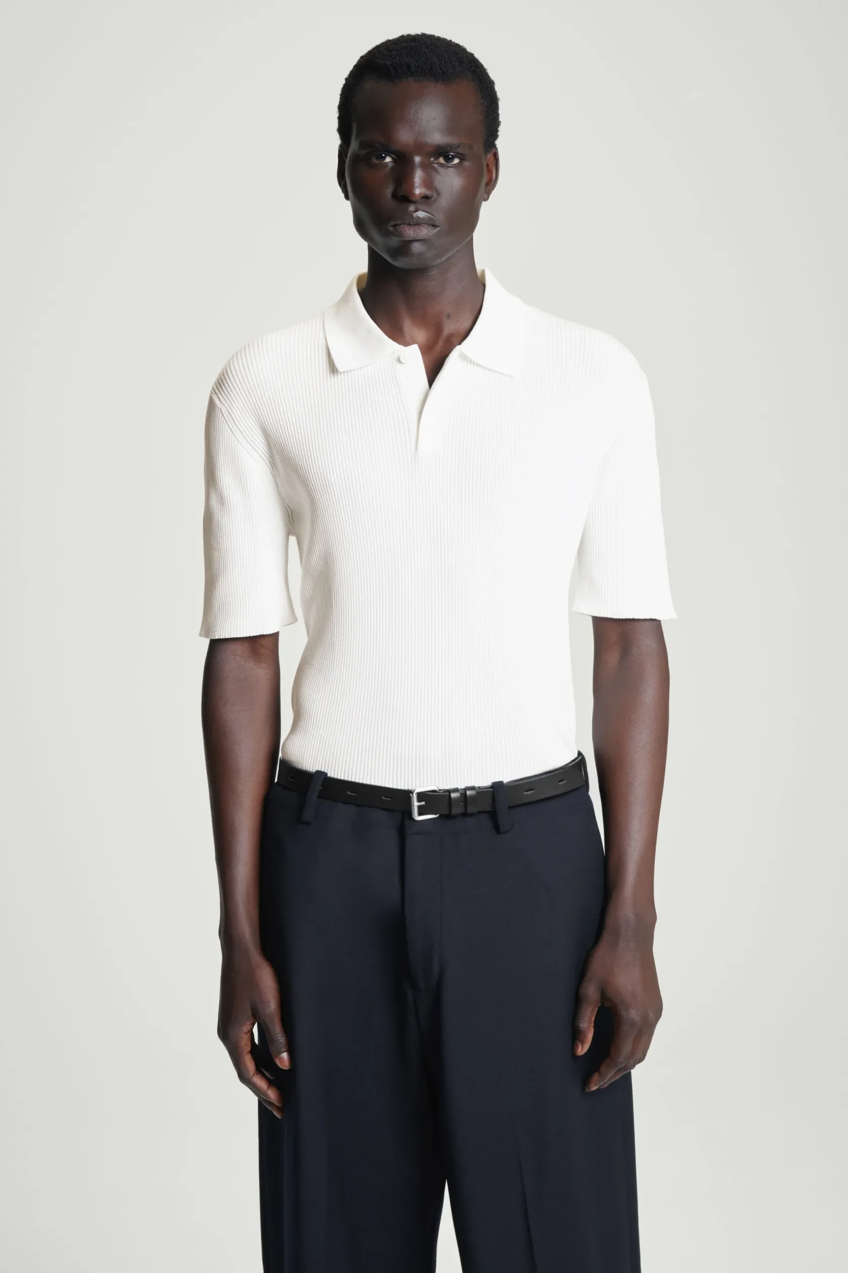 Sale COS TOP POLO Z PRĄŻKOWANEJ DZIANINY – SLIM FIT Złamanybiały