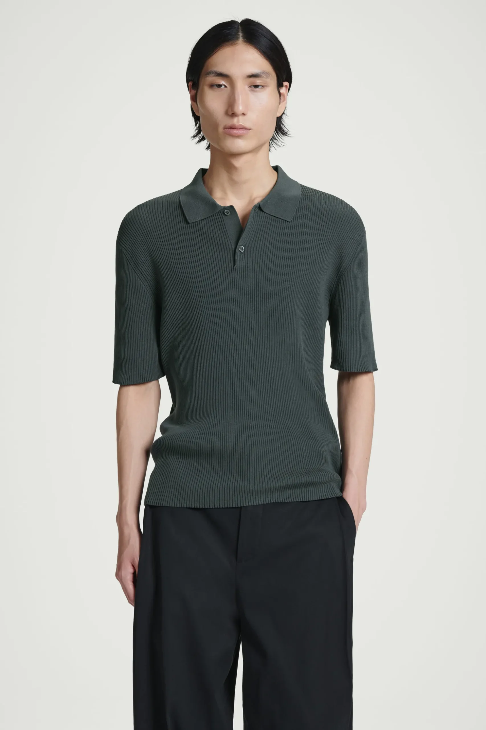 Fashion COS TOP POLO Z PRĄŻKOWANEJ DZIANINY – SLIM FIT Ciemnozielony