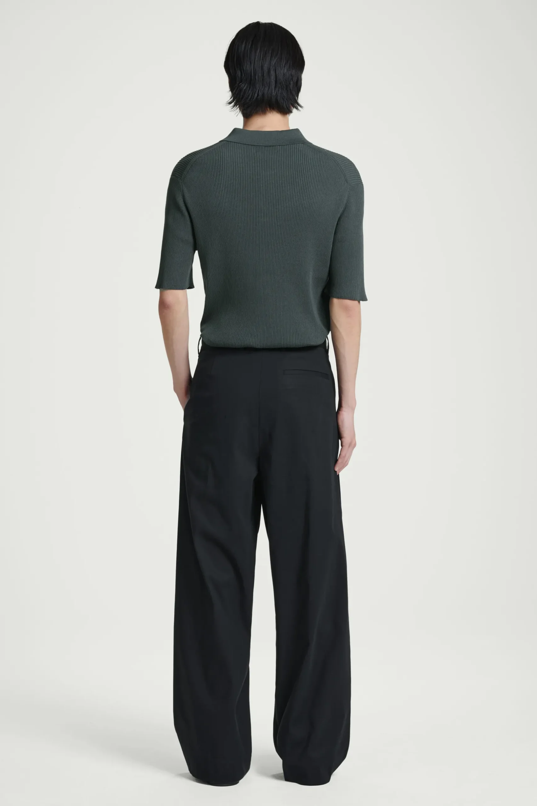 Fashion COS TOP POLO Z PRĄŻKOWANEJ DZIANINY – SLIM FIT Ciemnozielony
