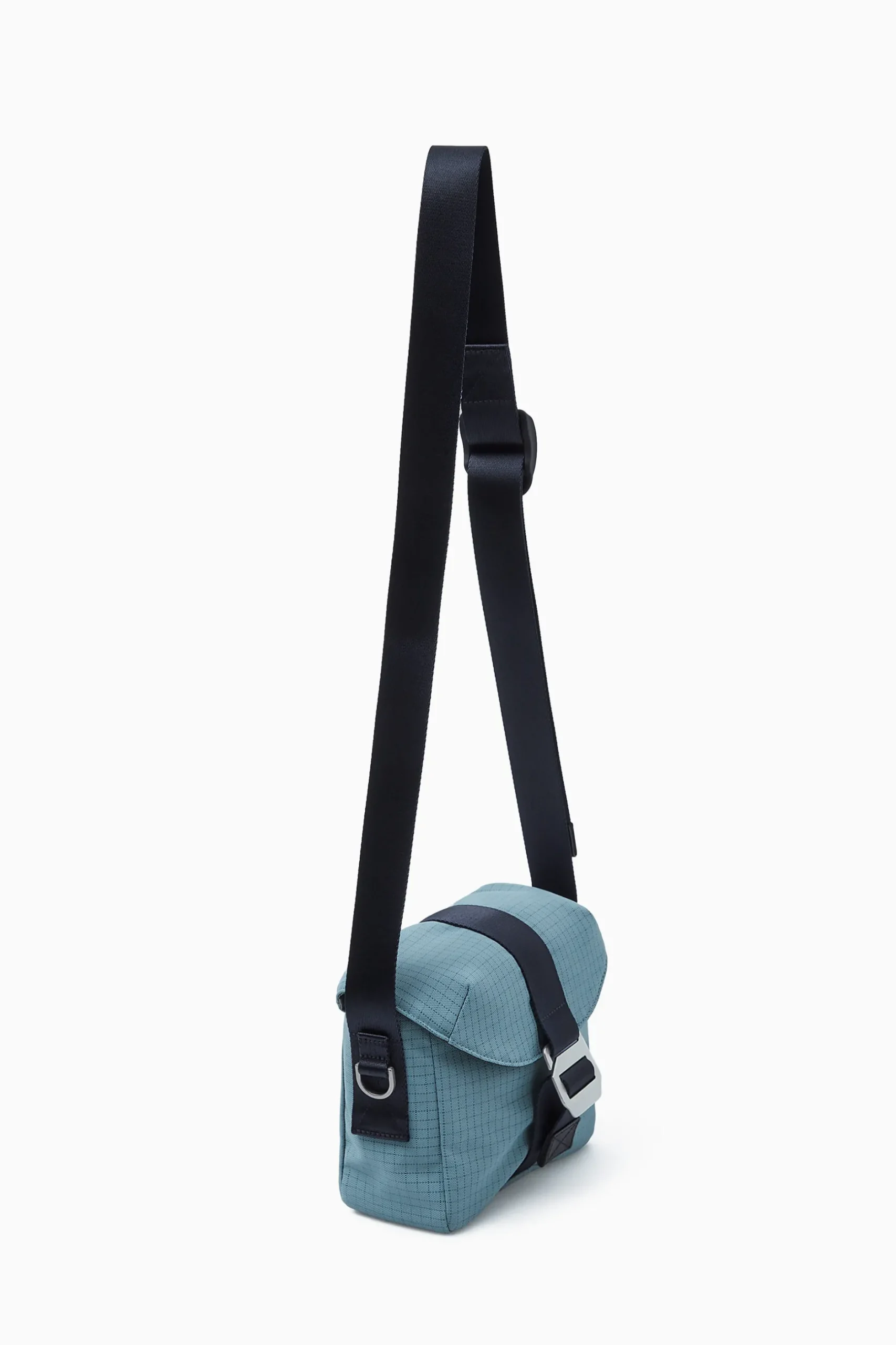 Outlet COS TORBA TYPU CROSSBODY Z MATERIAŁU RIPSTOP