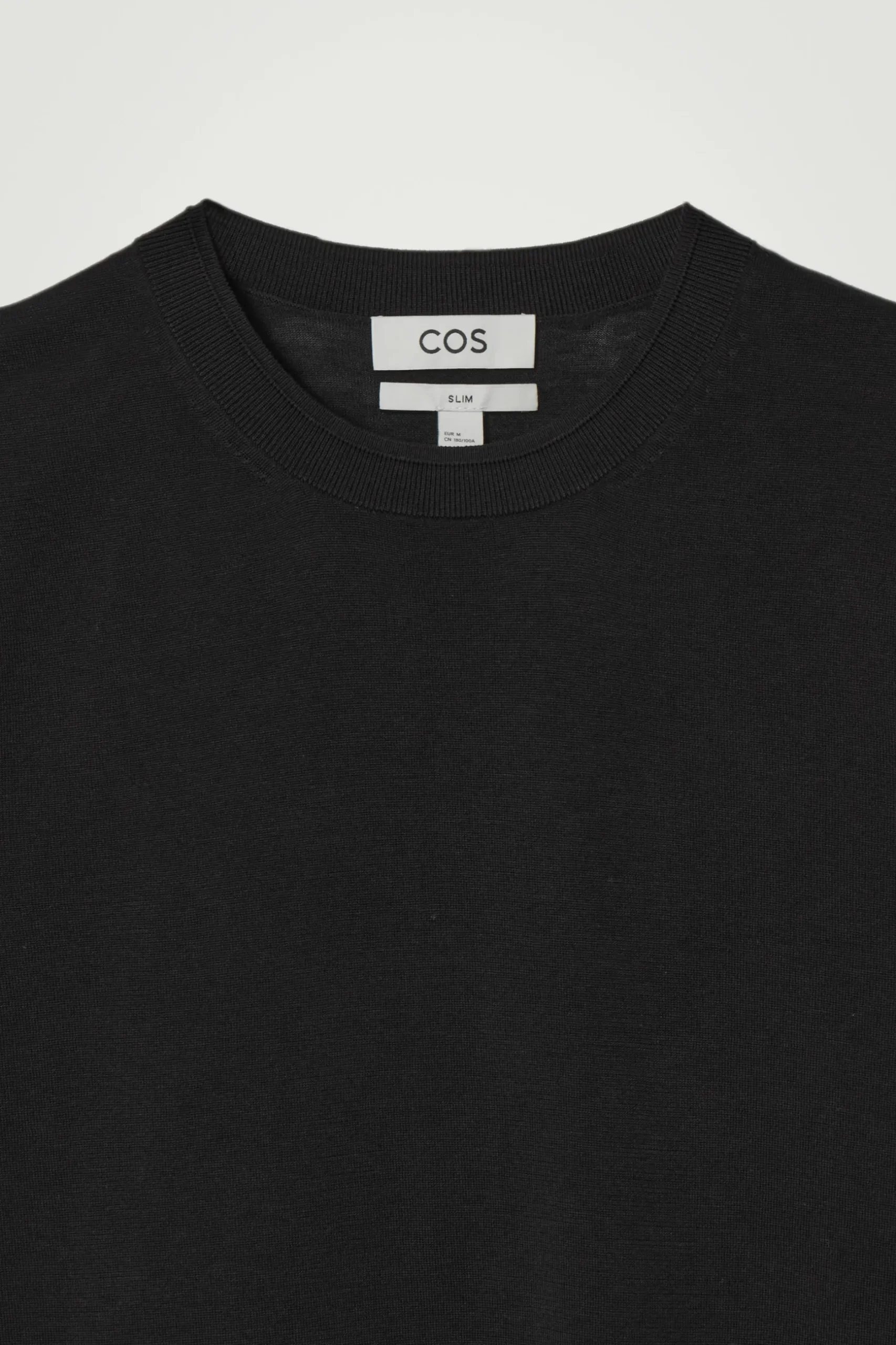 New COS T-SHIRT Z DZIANINY Z JEDWABIEM – SLIM FIT Czarny