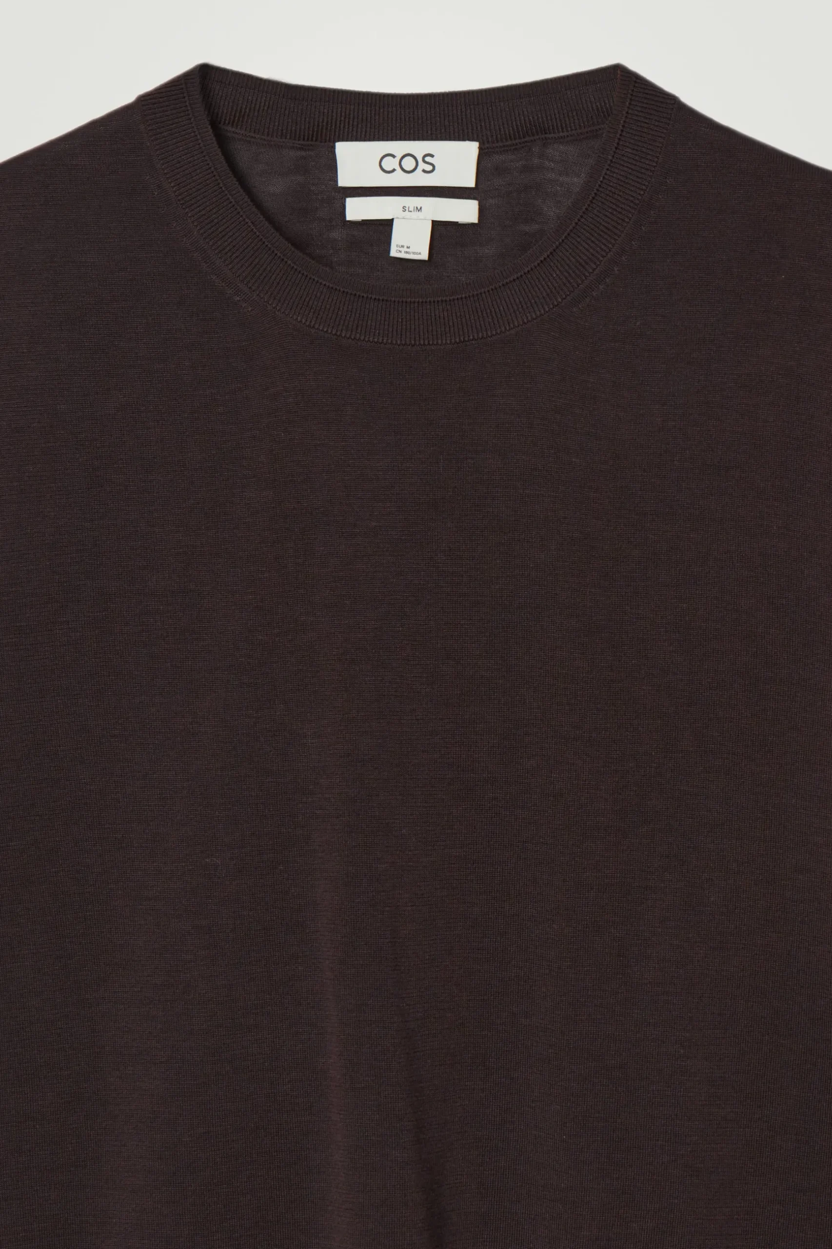 Fashion COS T-SHIRT Z DZIANINY Z JEDWABIEM – SLIM FIT Ciemnobrązowy