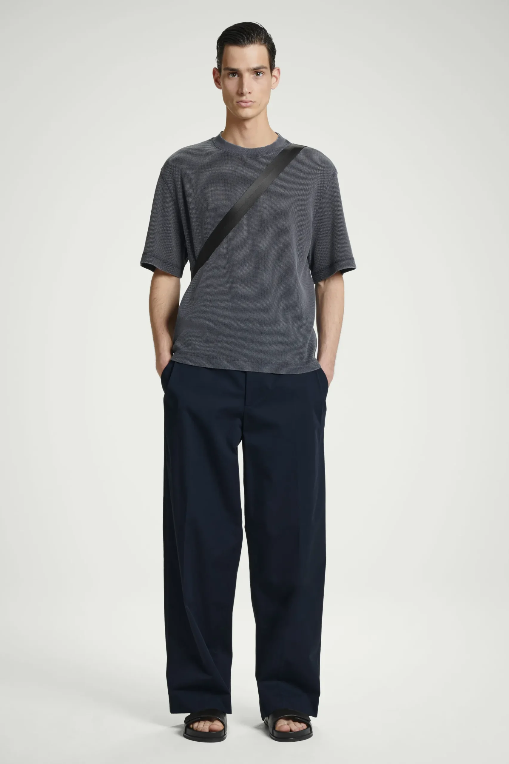 New COS T-SHIRT Z WAFLOWEGO DŻERSEJU – RELAXED FIT Granatowy