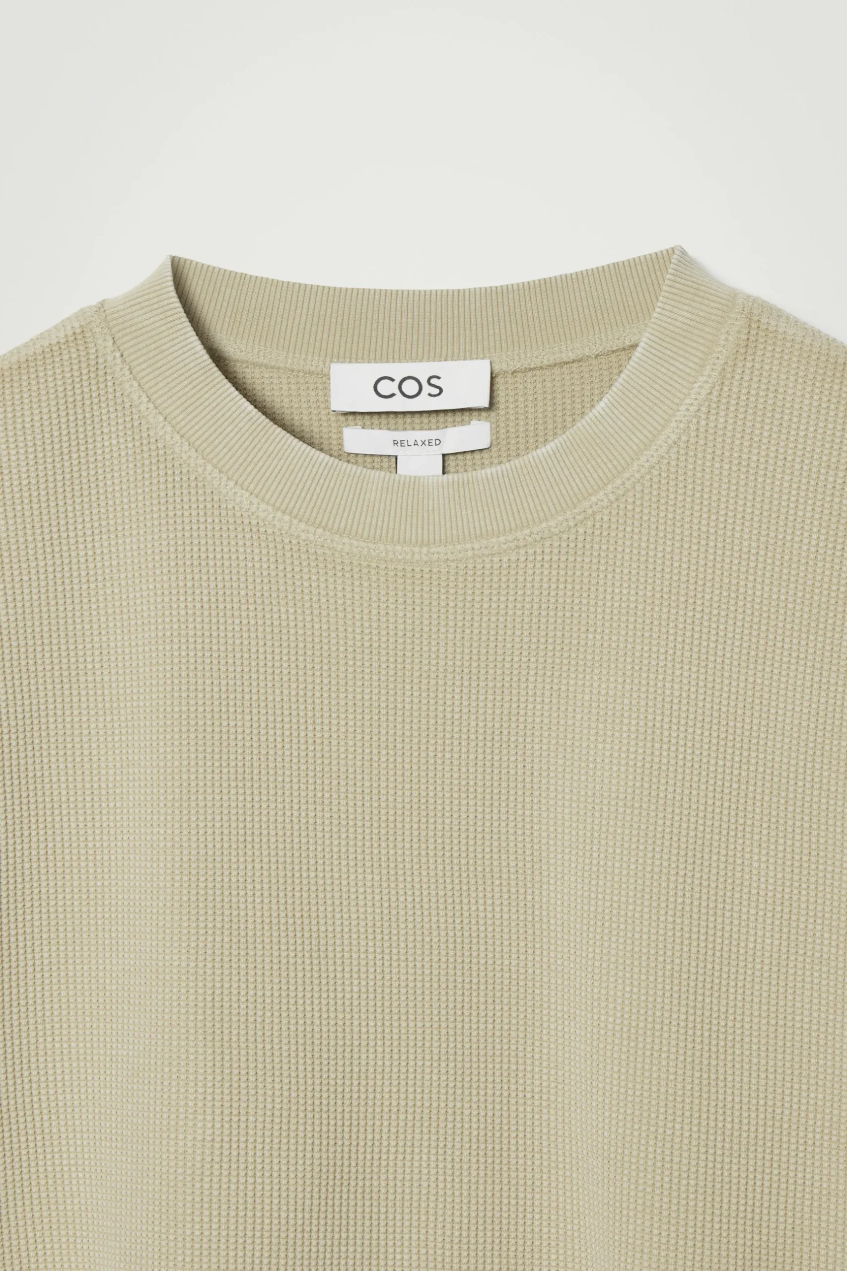 Fashion COS T-SHIRT Z WAFLOWEGO DŻERSEJU – RELAXED FIT Kamień